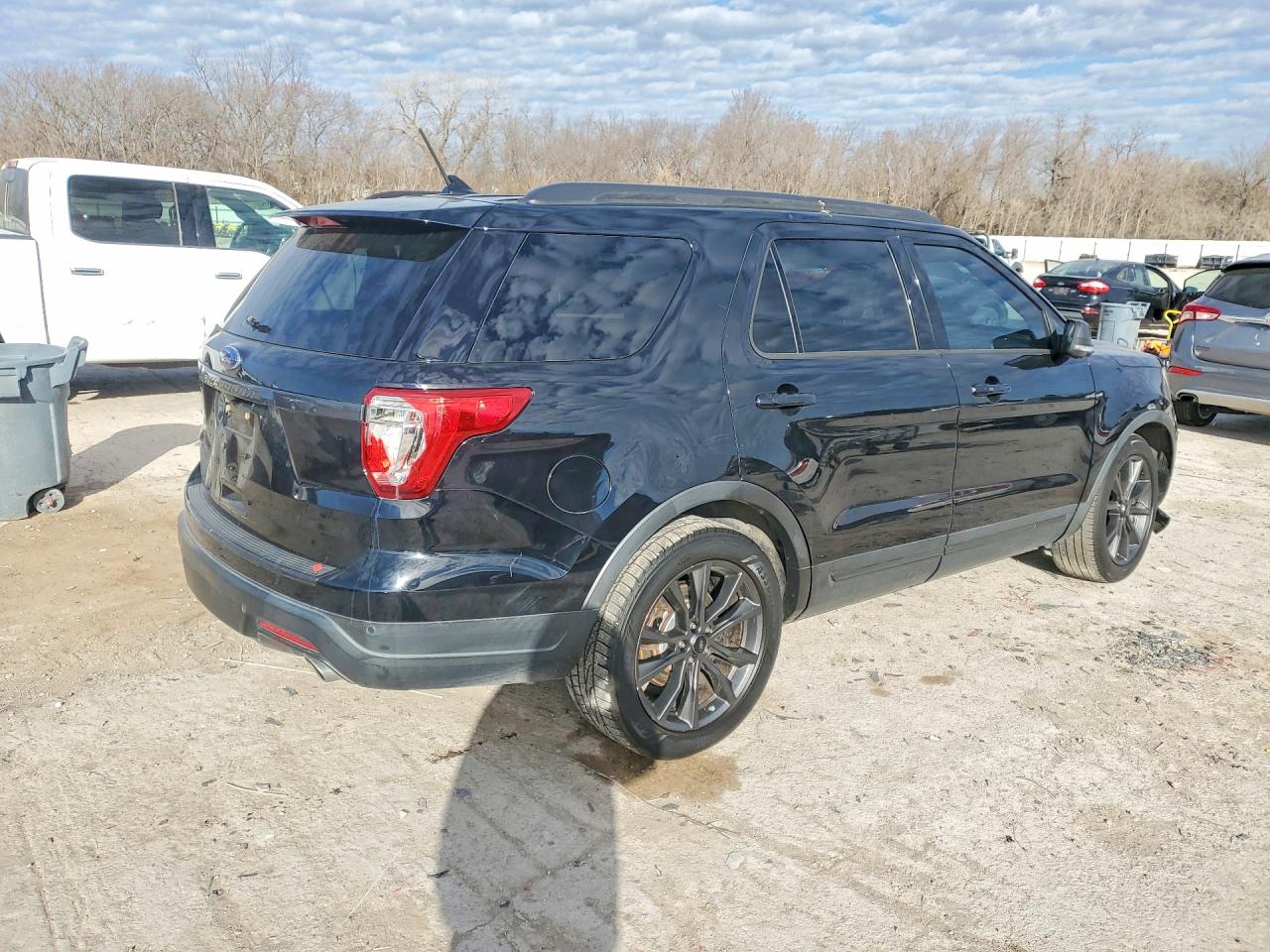 2018 FORD EXPLORER XLT photo 5