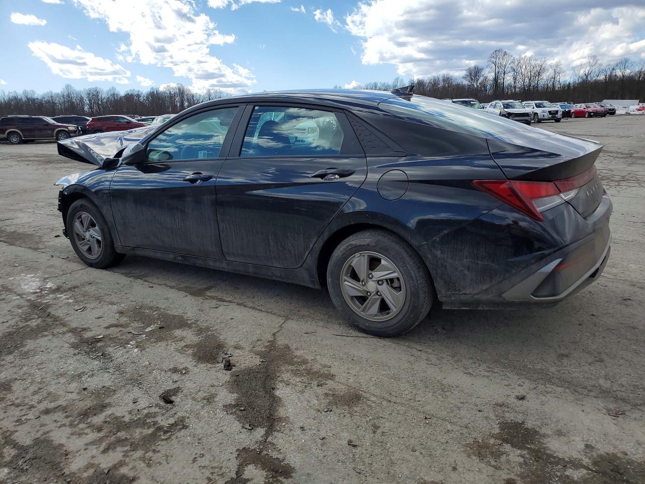 2024 HYUNDAI ELANTRA SE photo 3