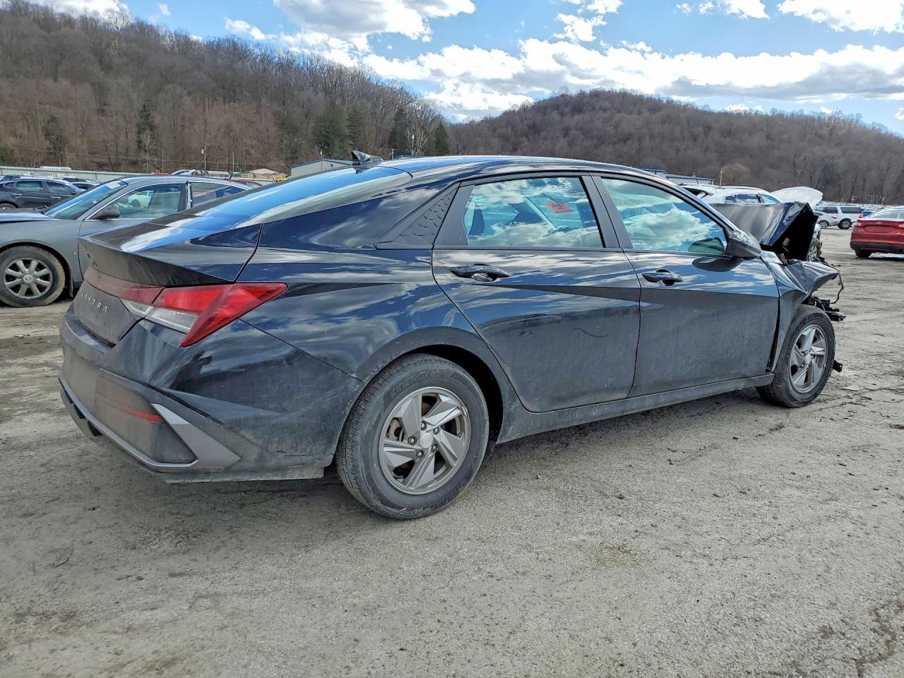 2024 HYUNDAI ELANTRA SE photo 5