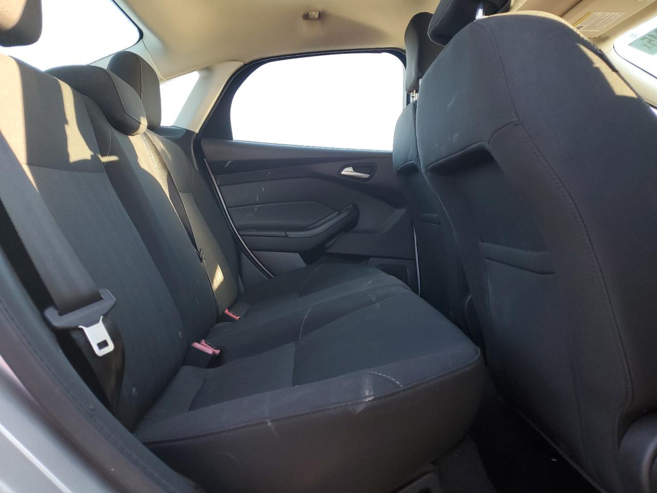2017 FORD FOCUS SE photo 10