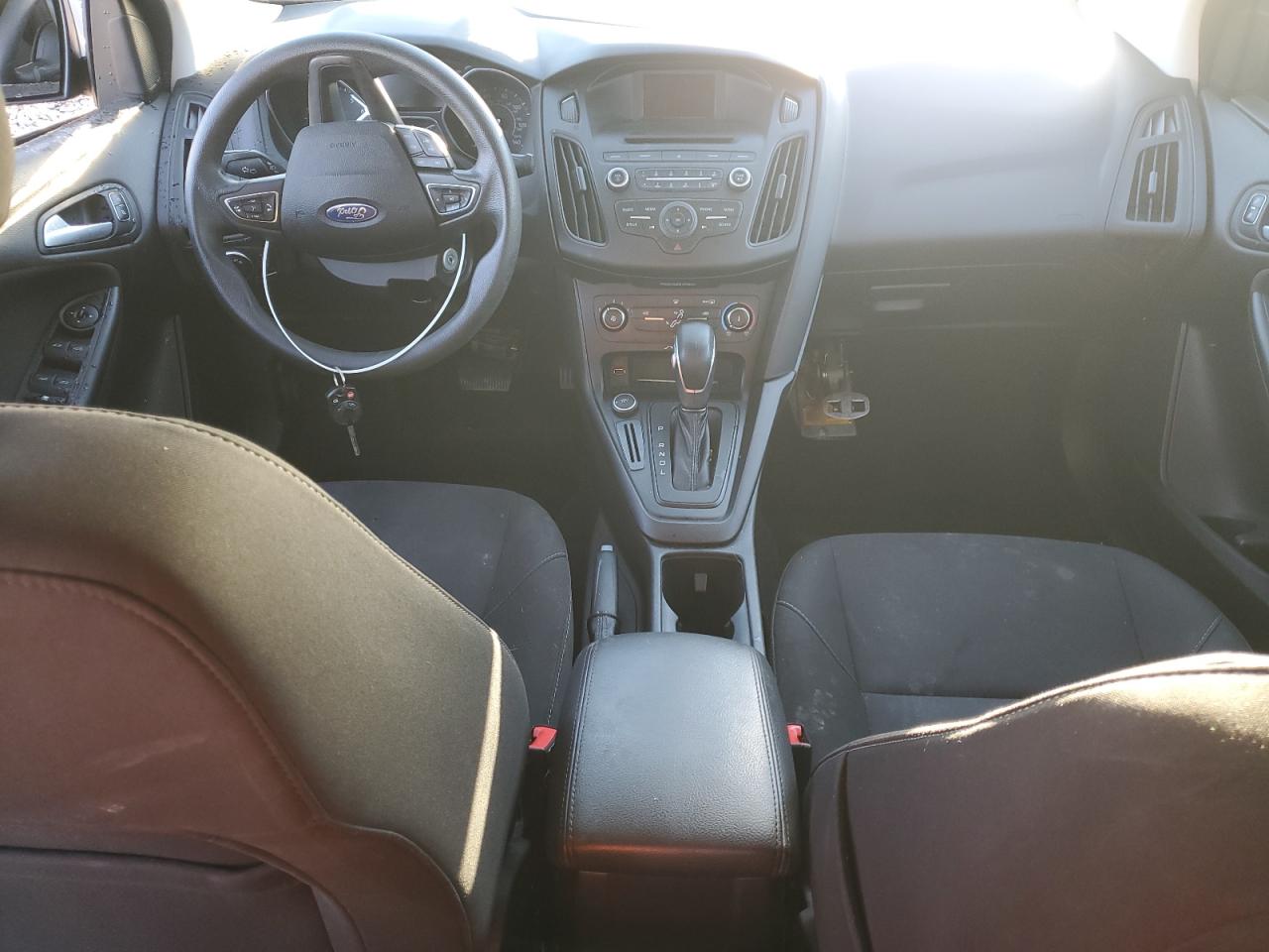 2017 FORD FOCUS SE photo 8