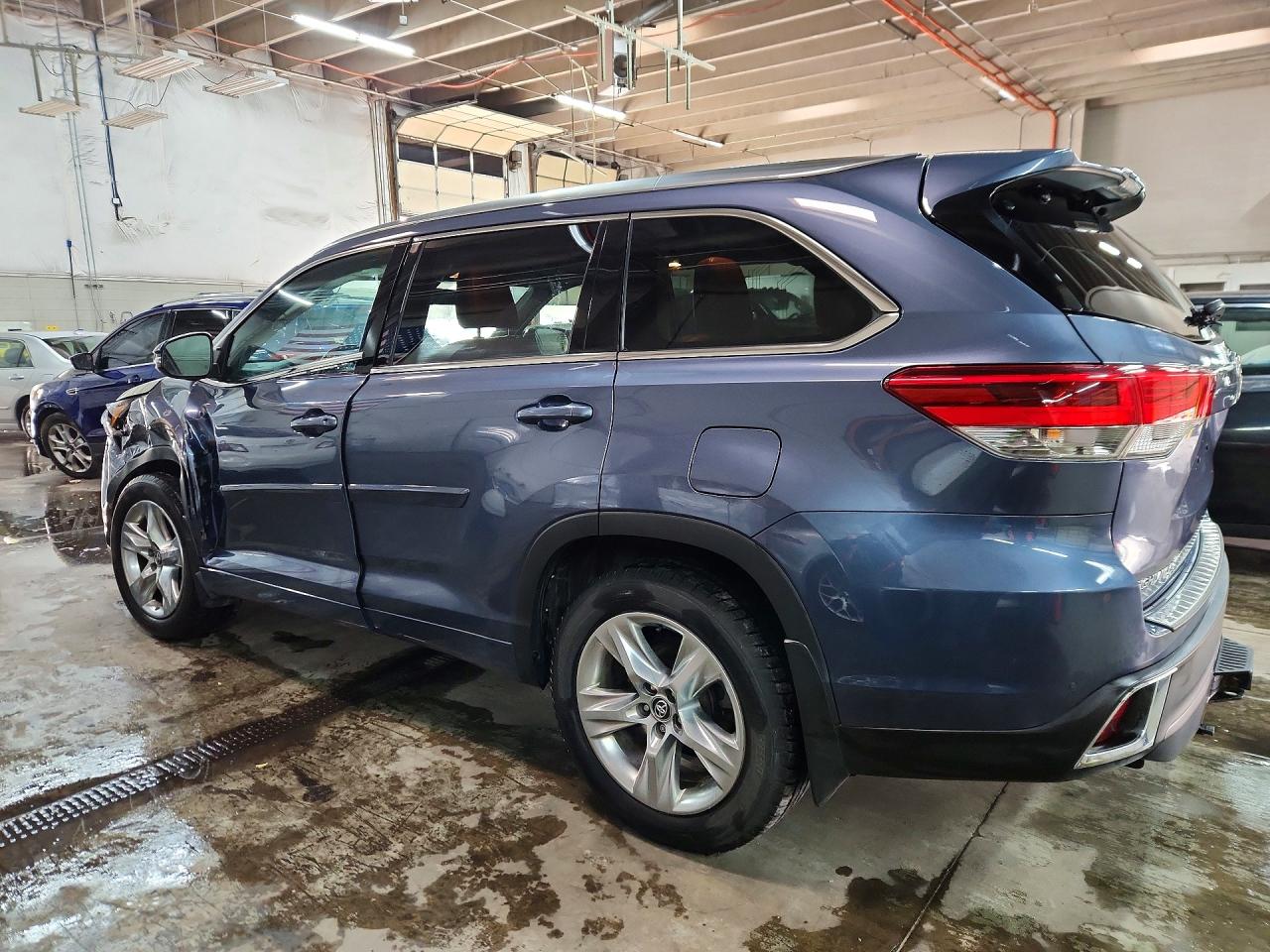 2019 TOYOTA HIGHLANDER LIMITED photo 2