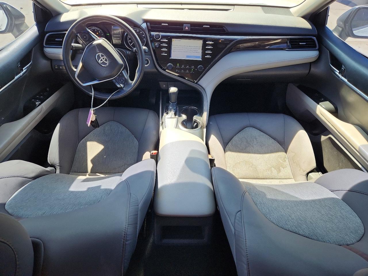 2019 TOYOTA CAMRY LE photo 8