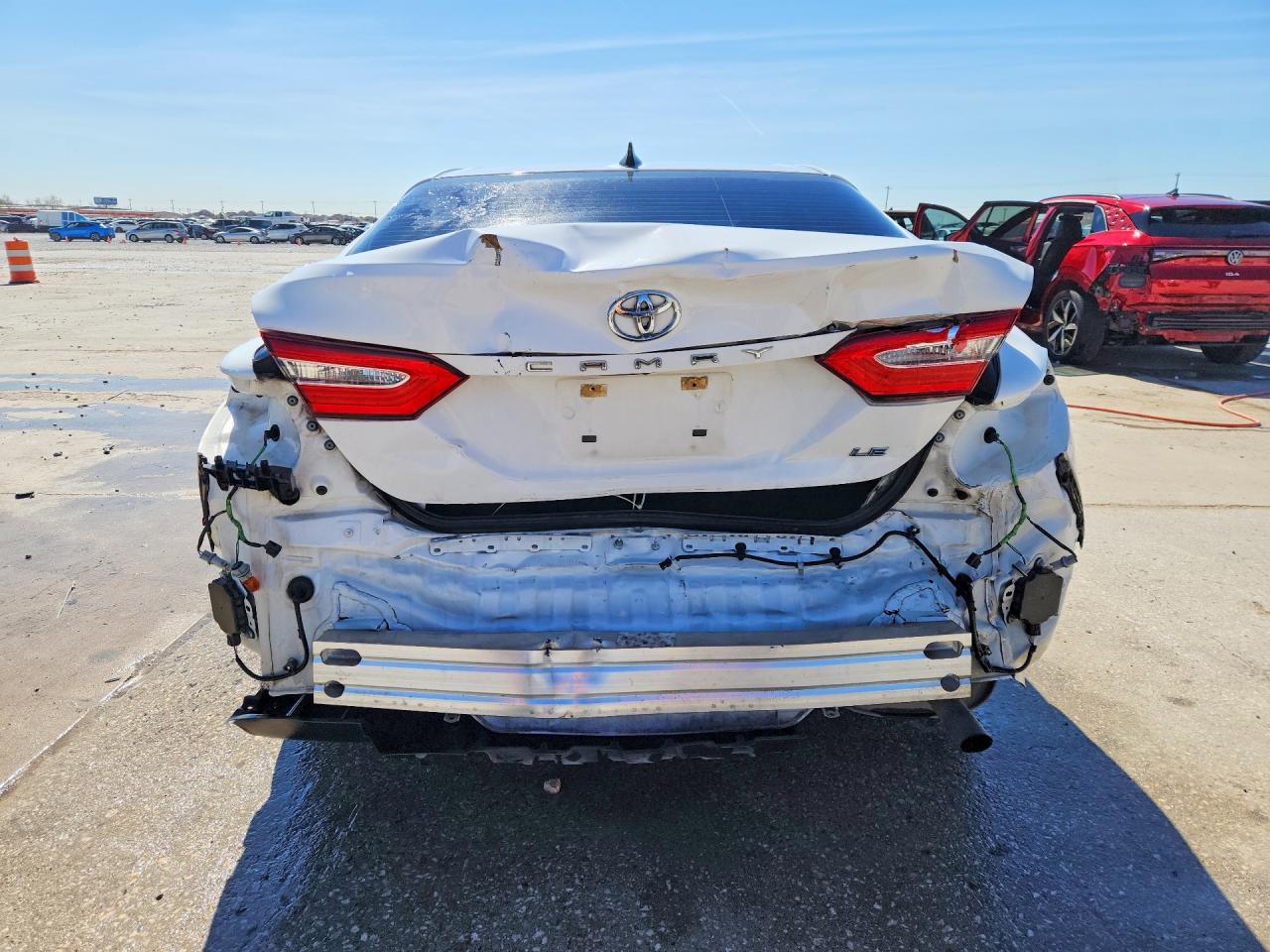 2019 TOYOTA CAMRY LE photo 6