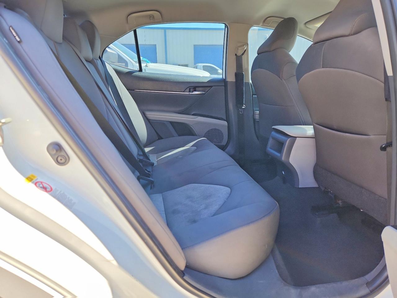 2019 TOYOTA CAMRY LE photo 10