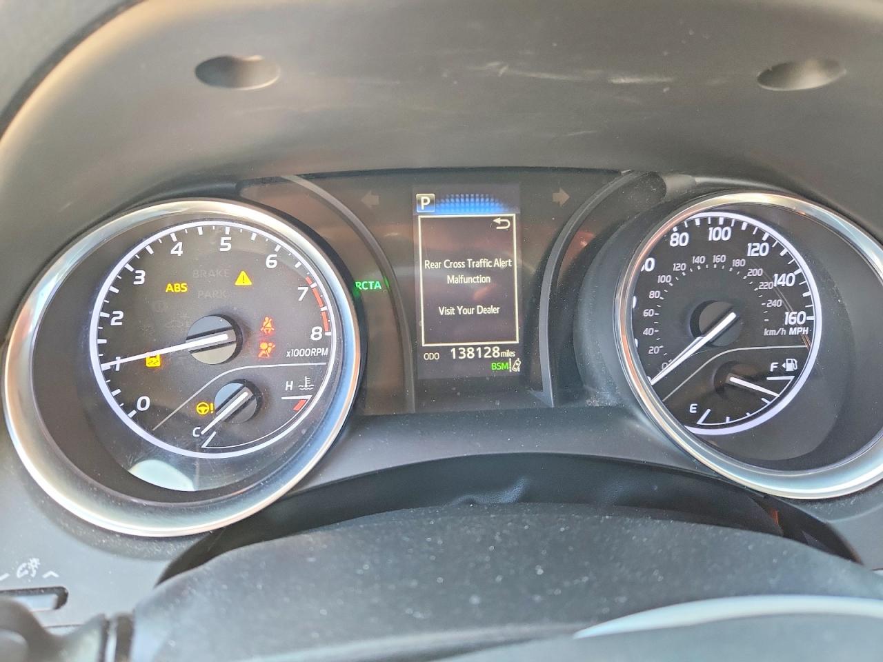 2019 TOYOTA CAMRY LE photo 9
