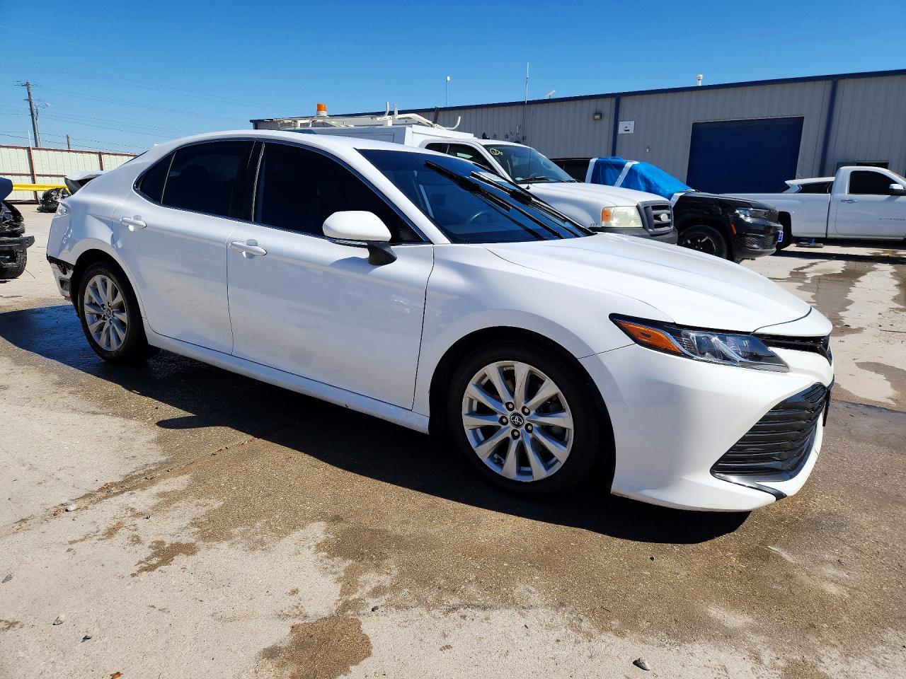 2019 TOYOTA CAMRY LE photo 4