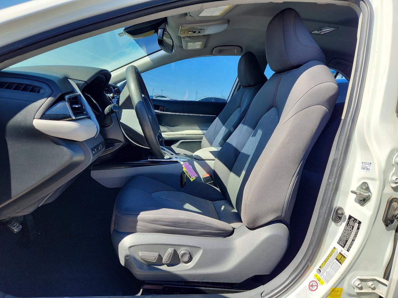 2019 TOYOTA CAMRY LE photo 7