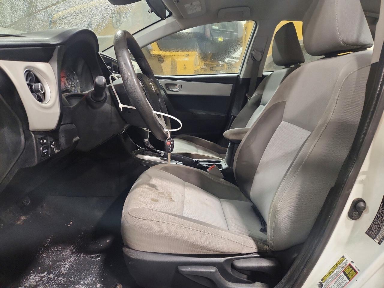 2017 TOYOTA COROLLA photo 13