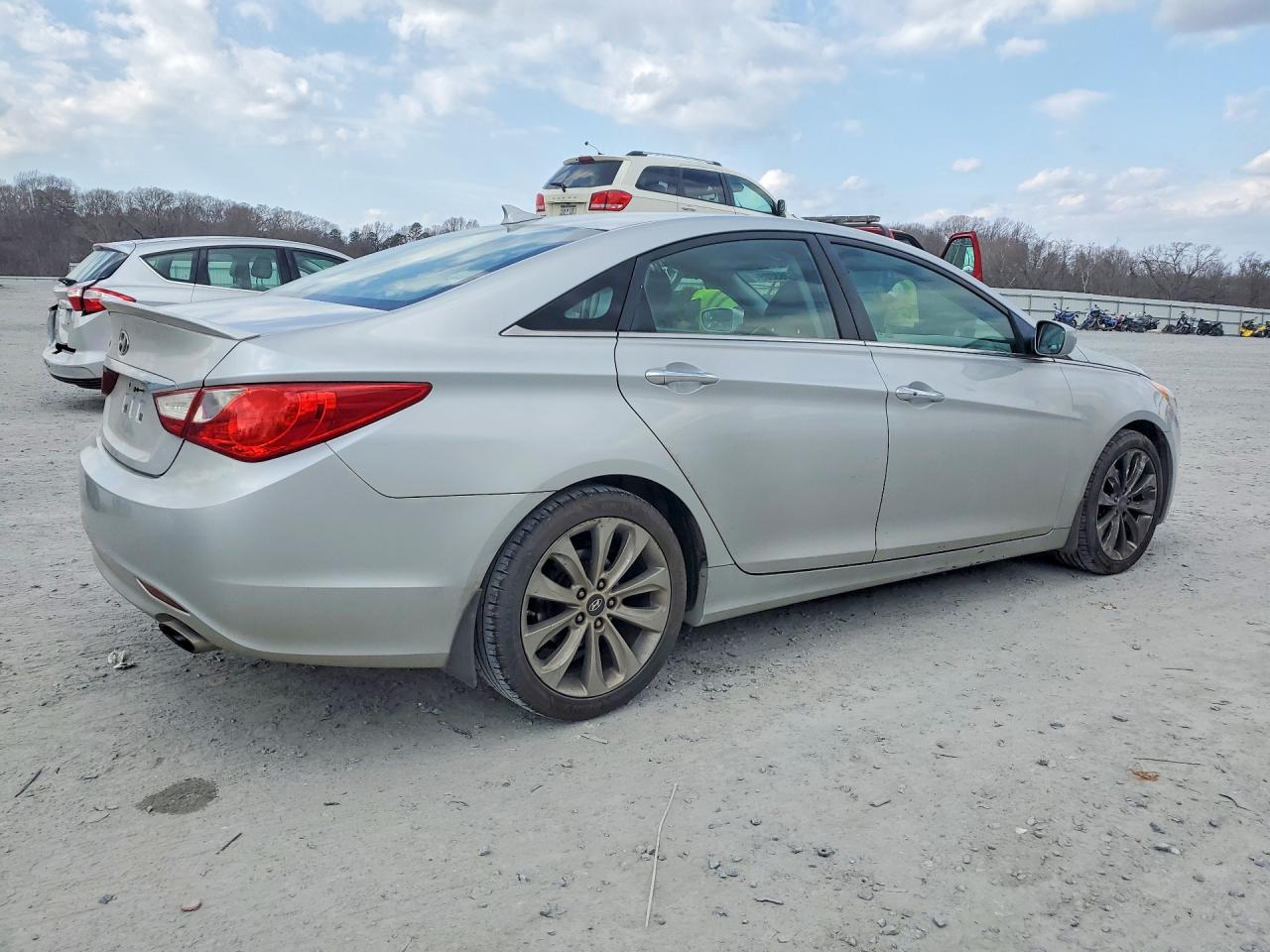 2013 HYUNDAI SONATA SE photo 5