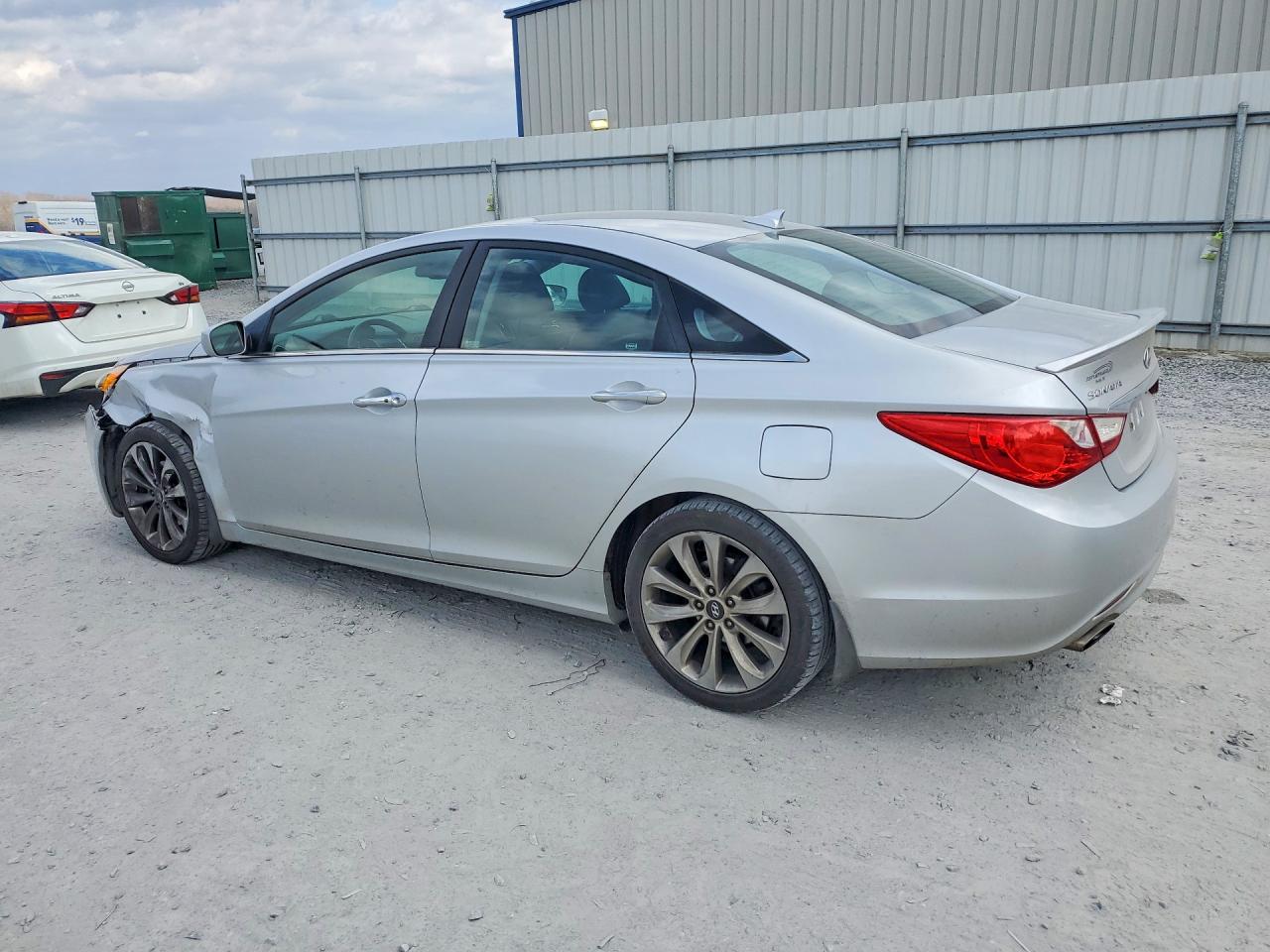 2013 HYUNDAI SONATA SE photo 3