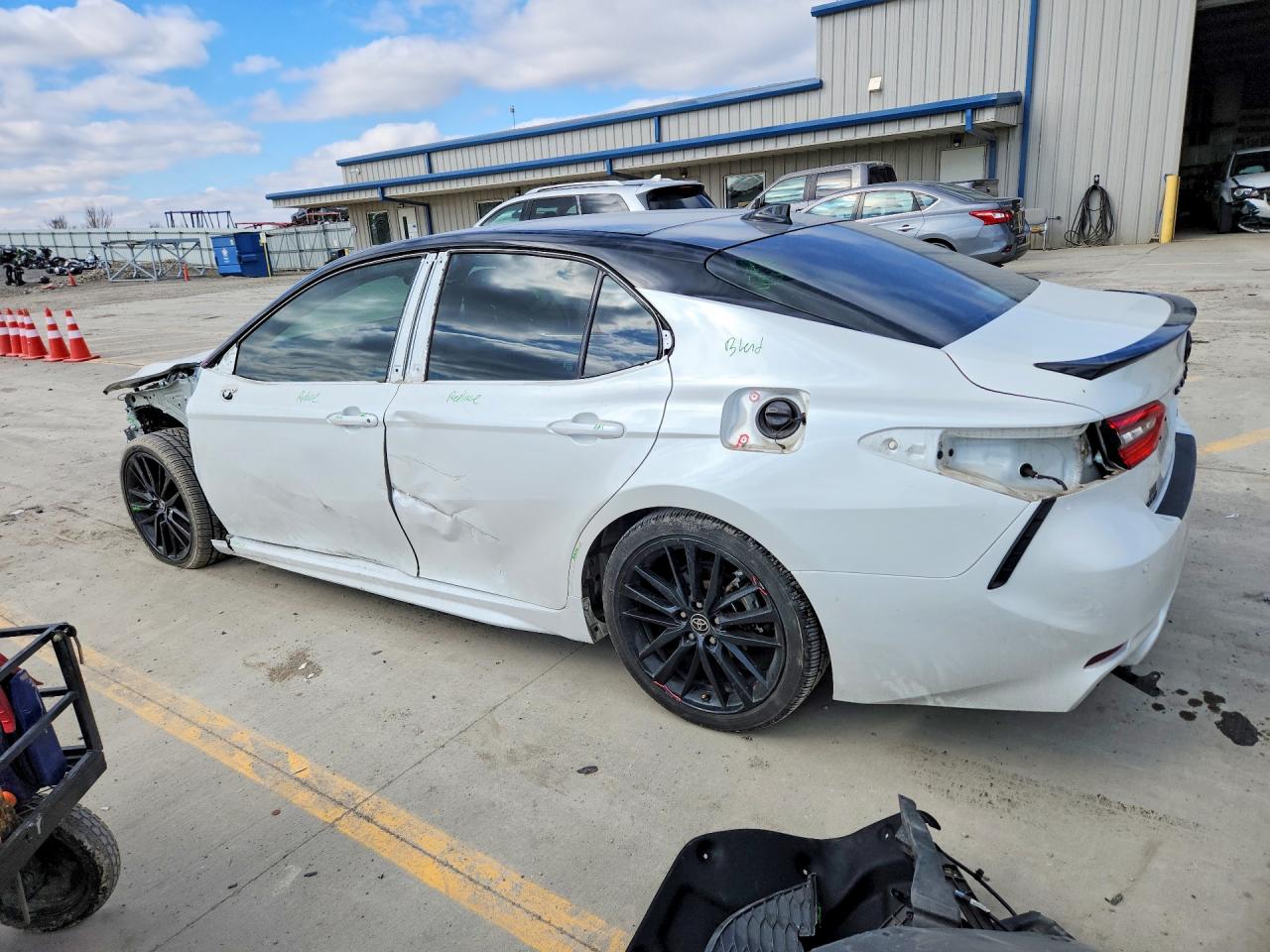 2023 TOYOTA CAMRY XSE photo 3