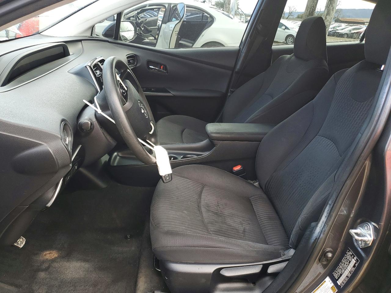 2016 TOYOTA PRIUS photo 13