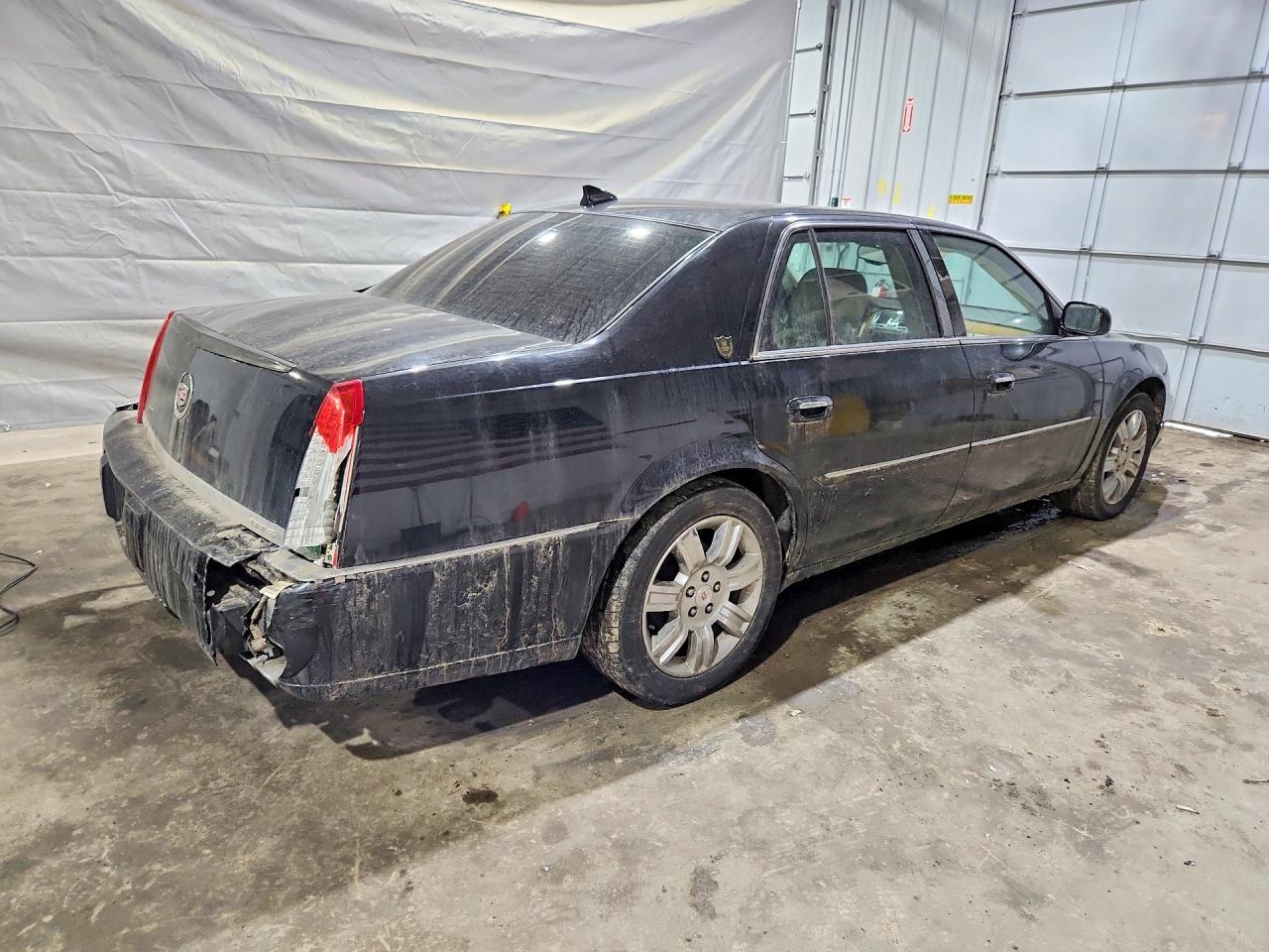2010 CADILLAC DTS PLATINUM photo 3