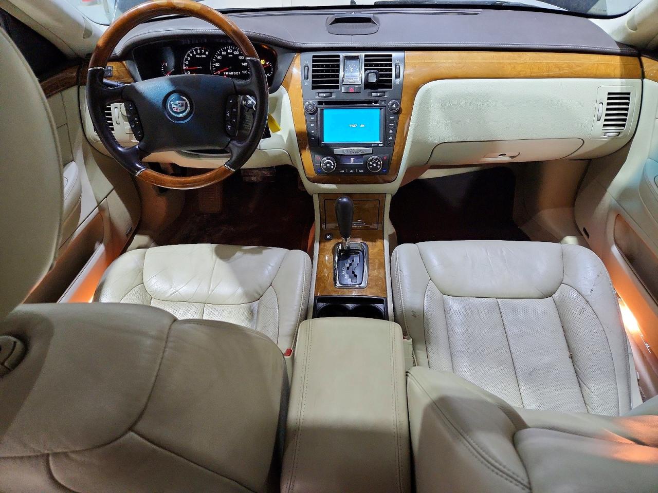 2010 CADILLAC DTS PLATINUM photo 8