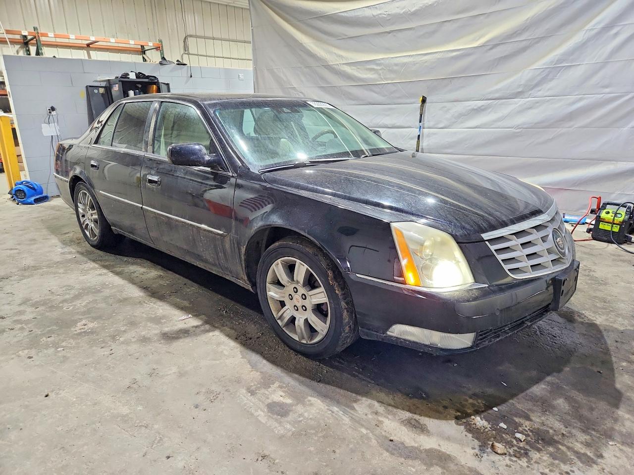2010 CADILLAC DTS PLATINUM photo 4