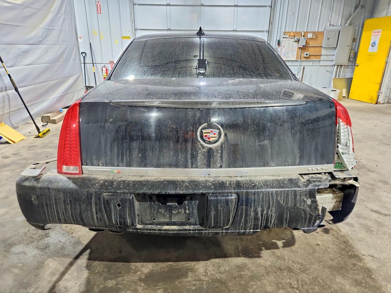 2010 CADILLAC DTS PLATINUM photo 6