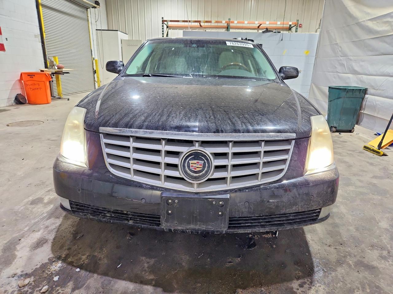 2010 CADILLAC DTS PLATINUM photo 5