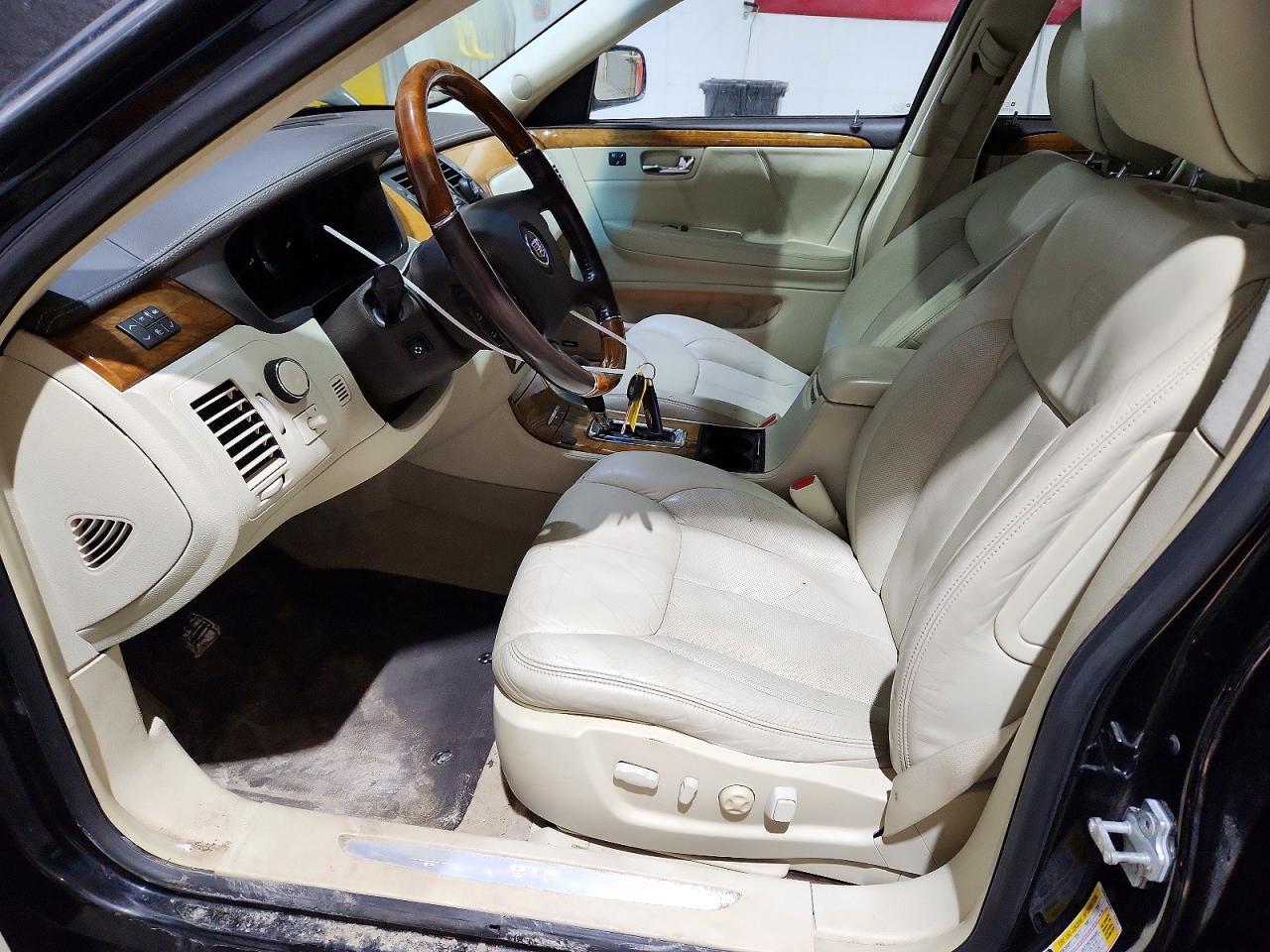2010 CADILLAC DTS PLATINUM photo 7