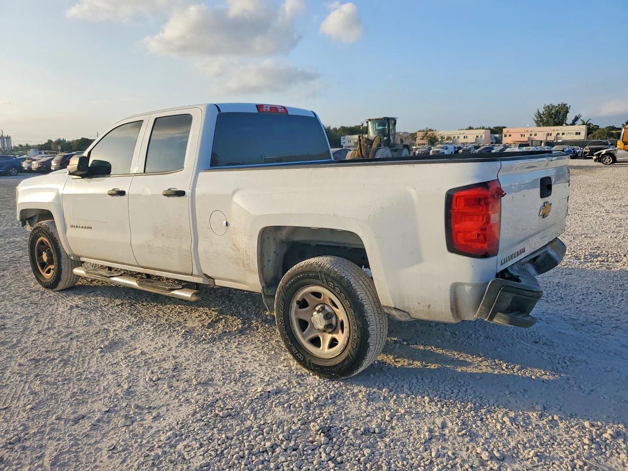 2017 CHEVROLET SILVERADO C1500 photo 2