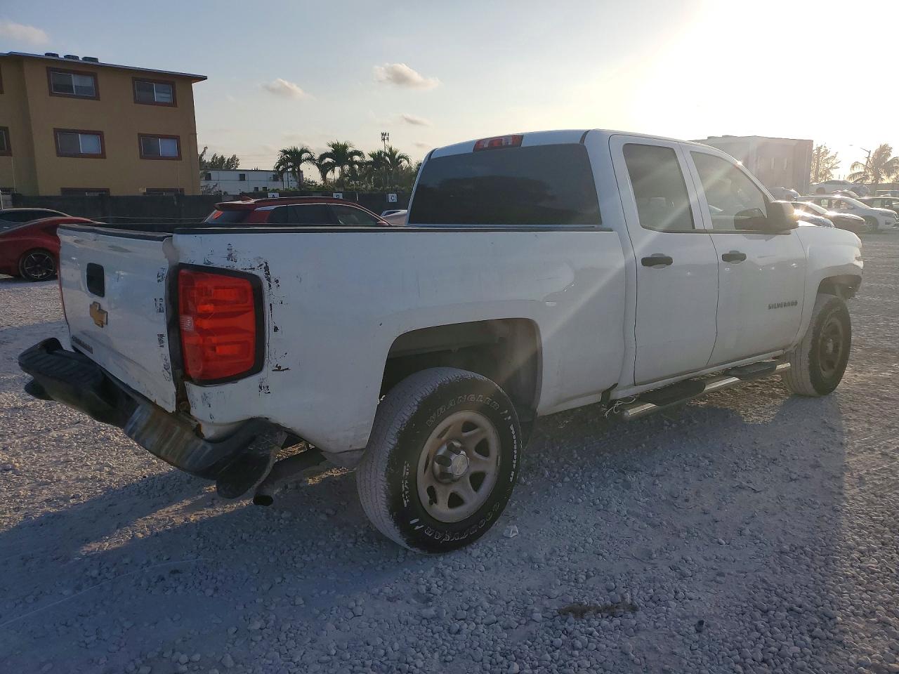 2017 CHEVROLET SILVERADO C1500 photo 3