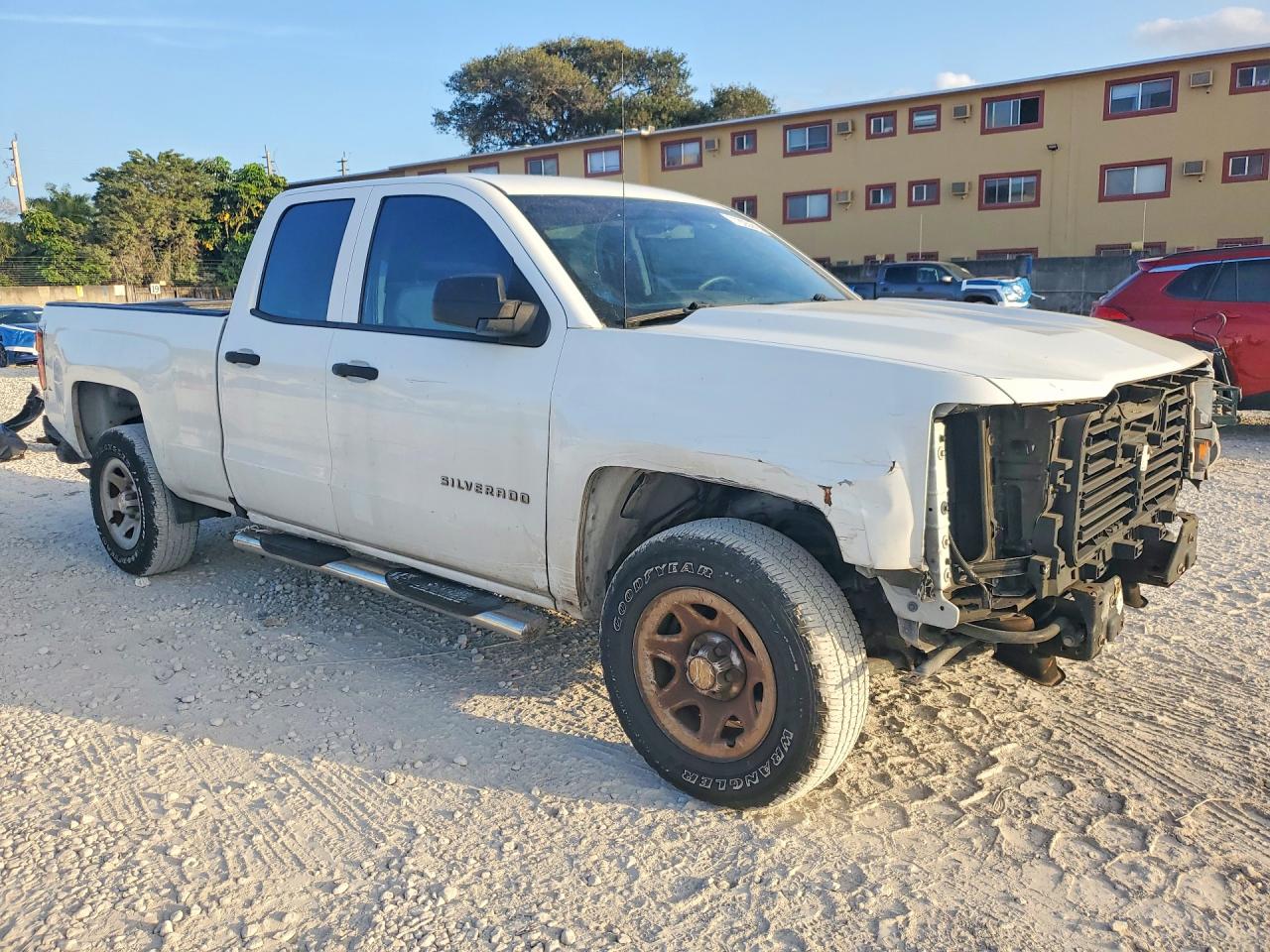 2017 CHEVROLET SILVERADO C1500 photo 4