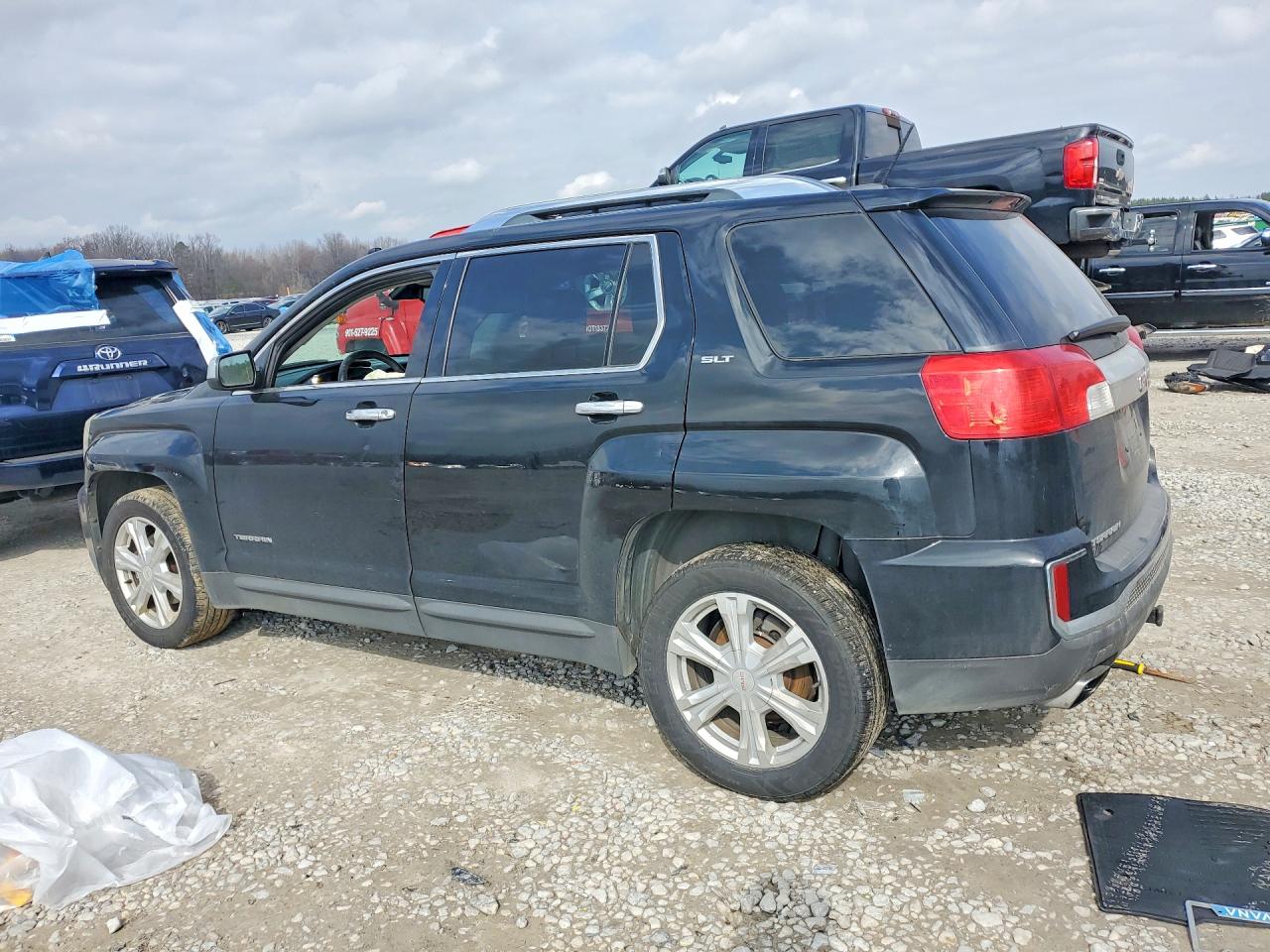 2017 GMC TERRAIN SLT photo 3