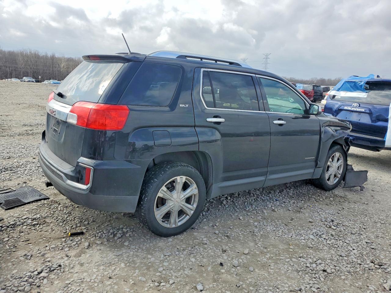 2017 GMC TERRAIN SLT photo 5