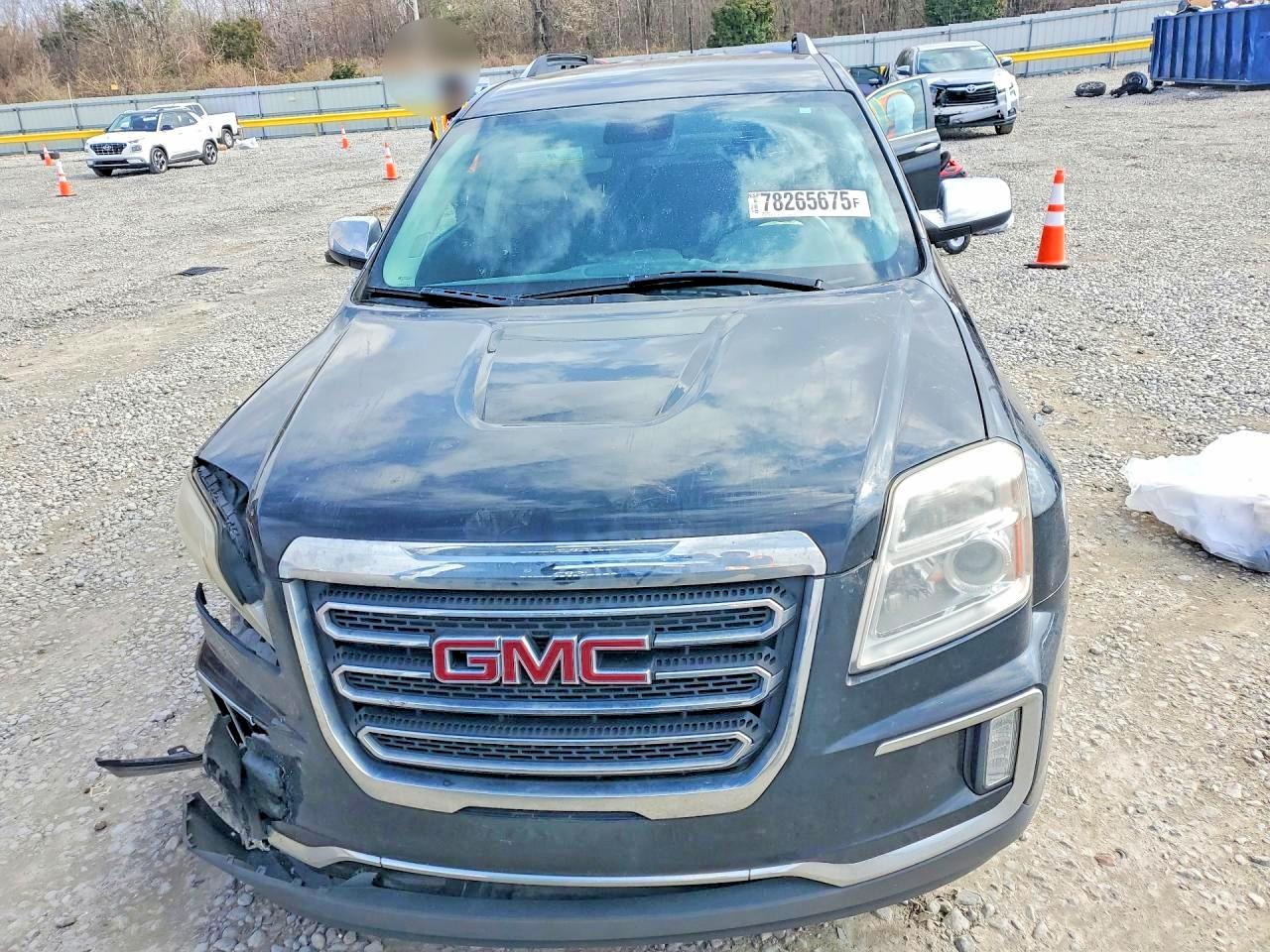 2017 GMC TERRAIN SLT photo 9