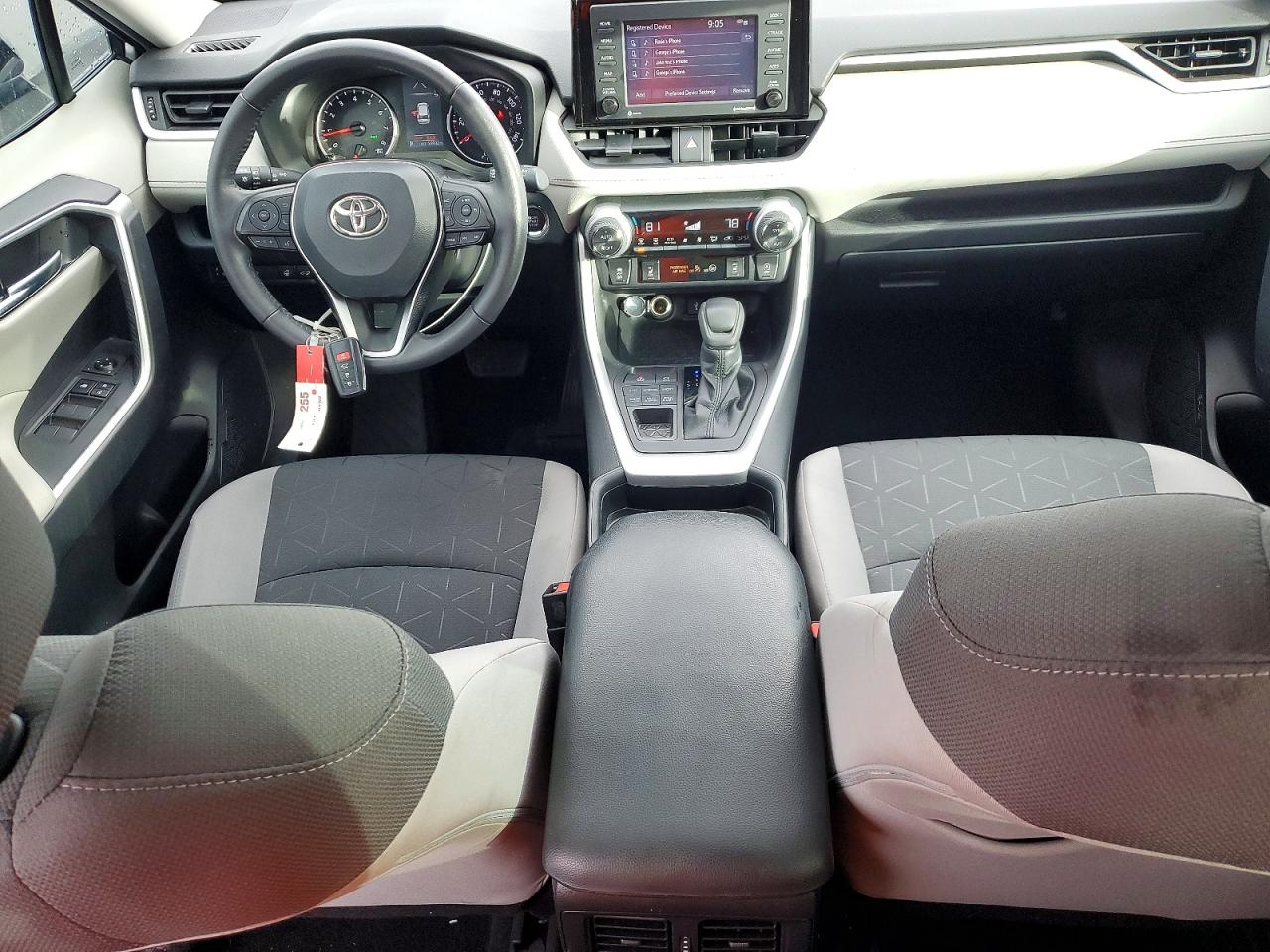 2021 TOYOTA RAV4 XLE photo 8