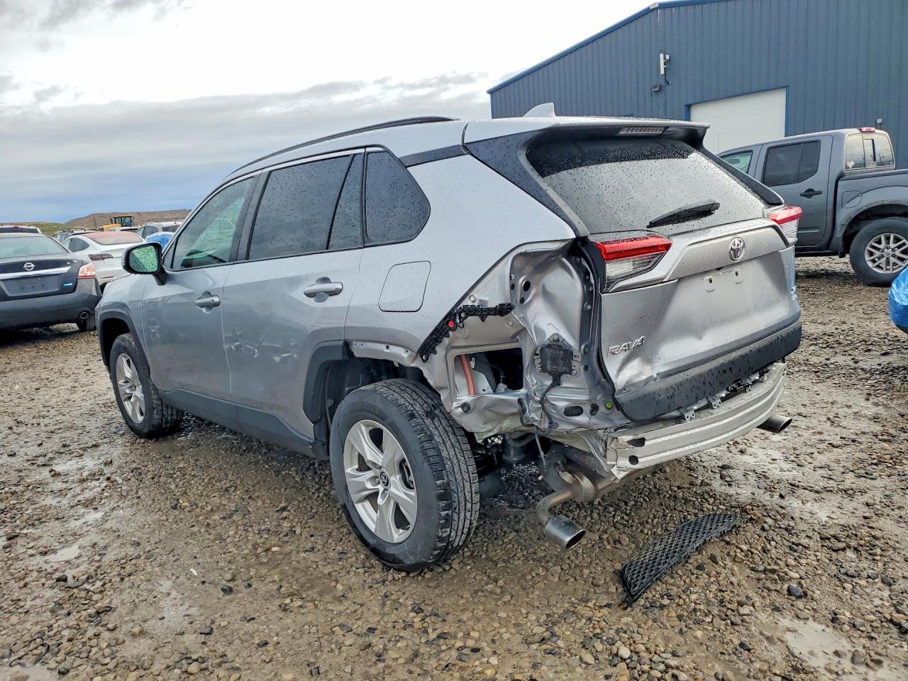 2021 TOYOTA RAV4 XLE photo 2