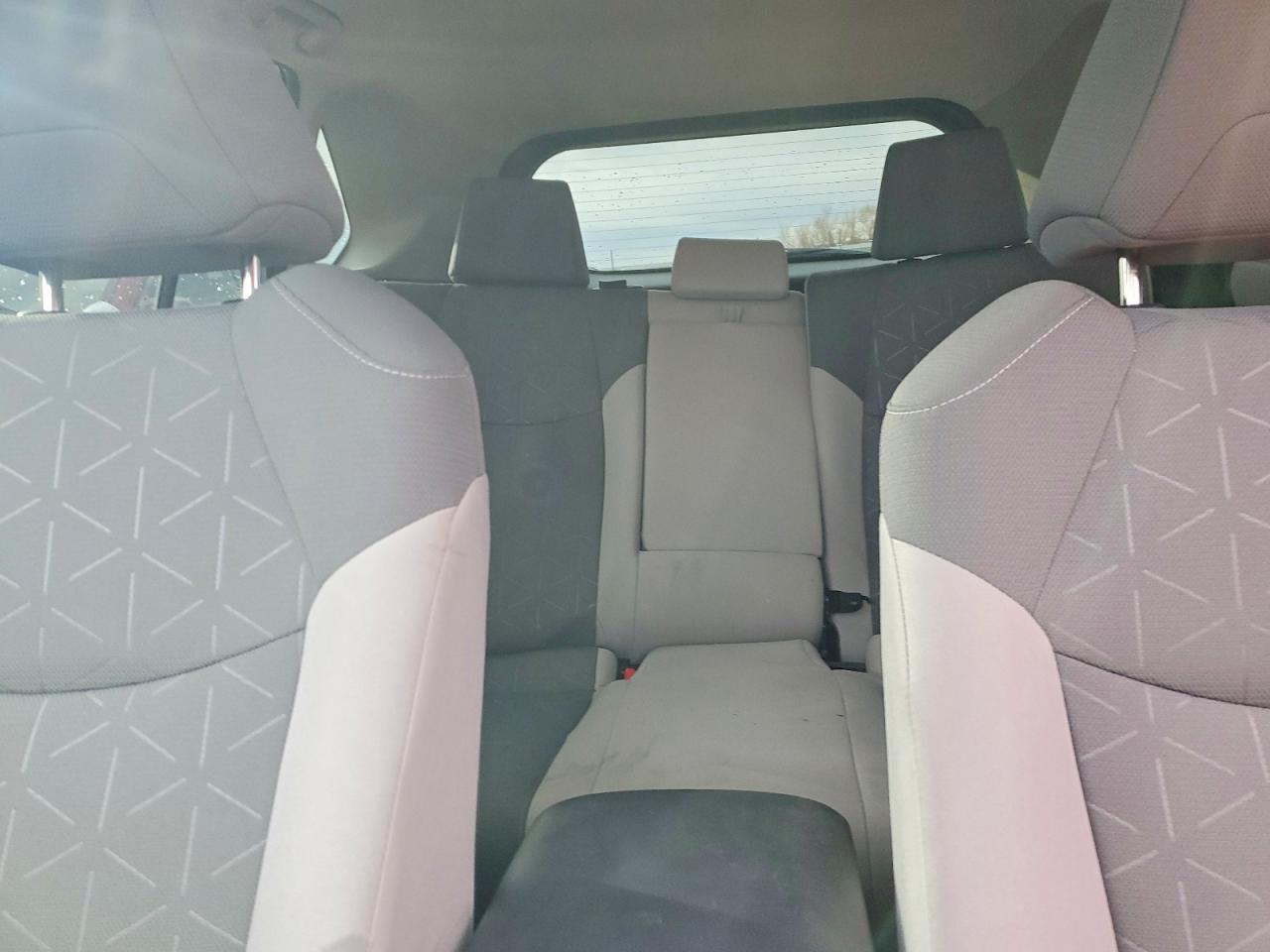 2021 TOYOTA RAV4 XLE photo 10