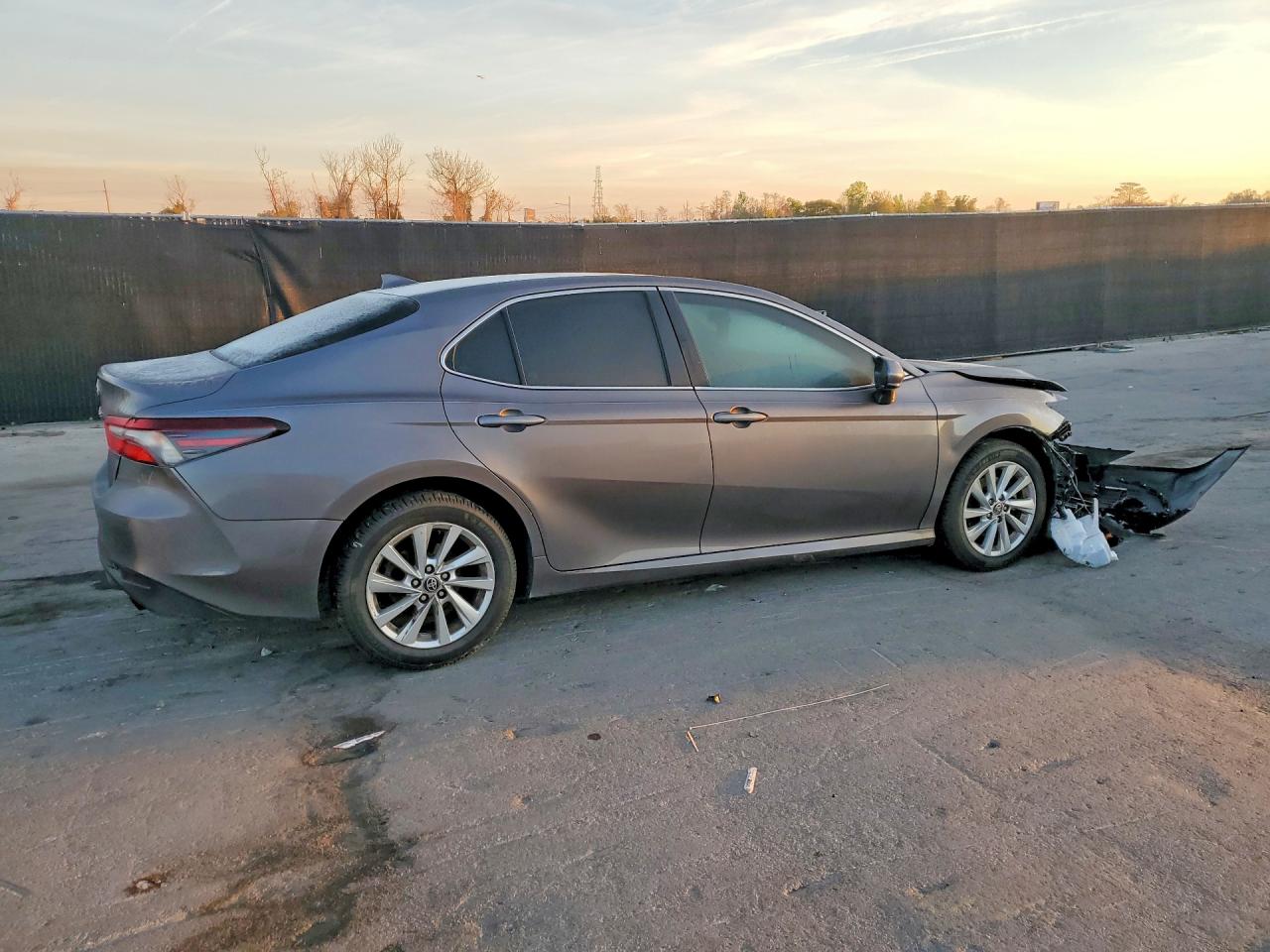 2023 TOYOTA CAMRY LE photo 3