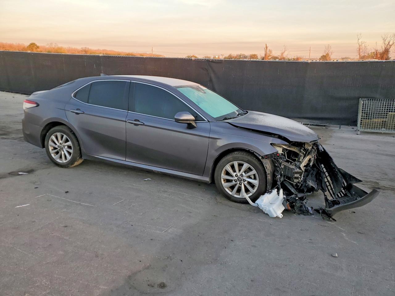 2023 TOYOTA CAMRY LE photo 4