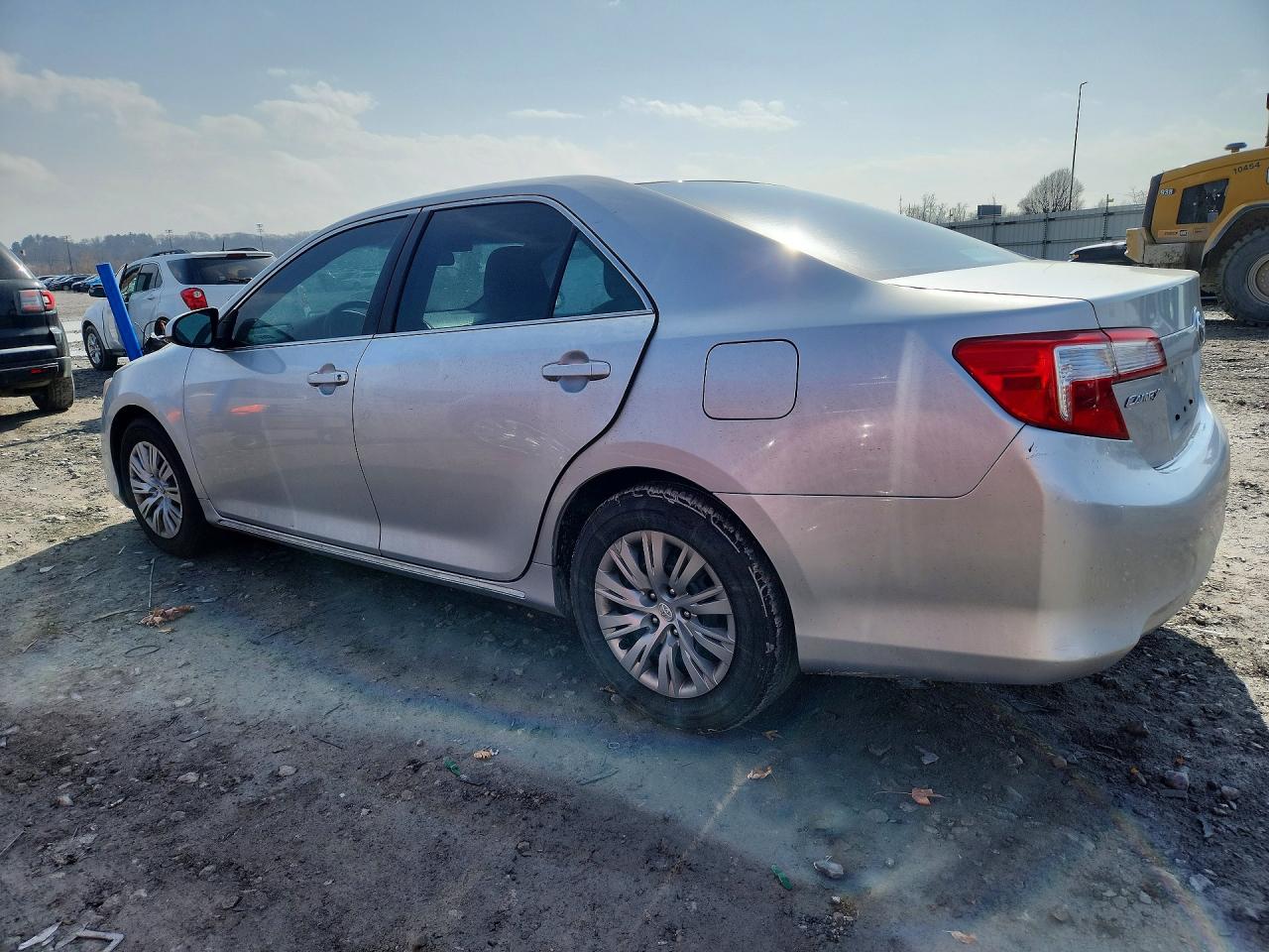 2013 TOYOTA CAMRY LE photo 3