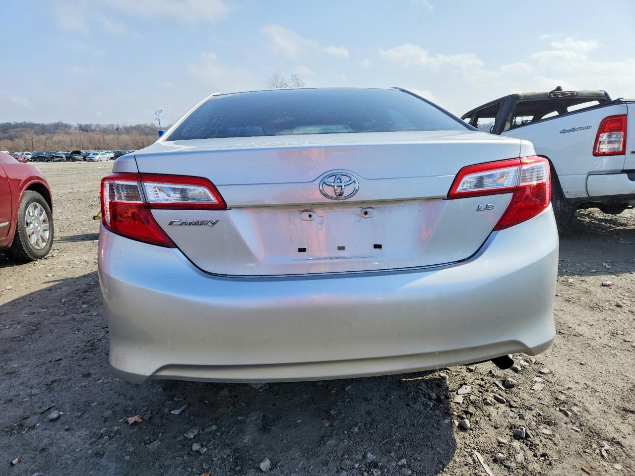 2013 TOYOTA CAMRY LE photo 11
