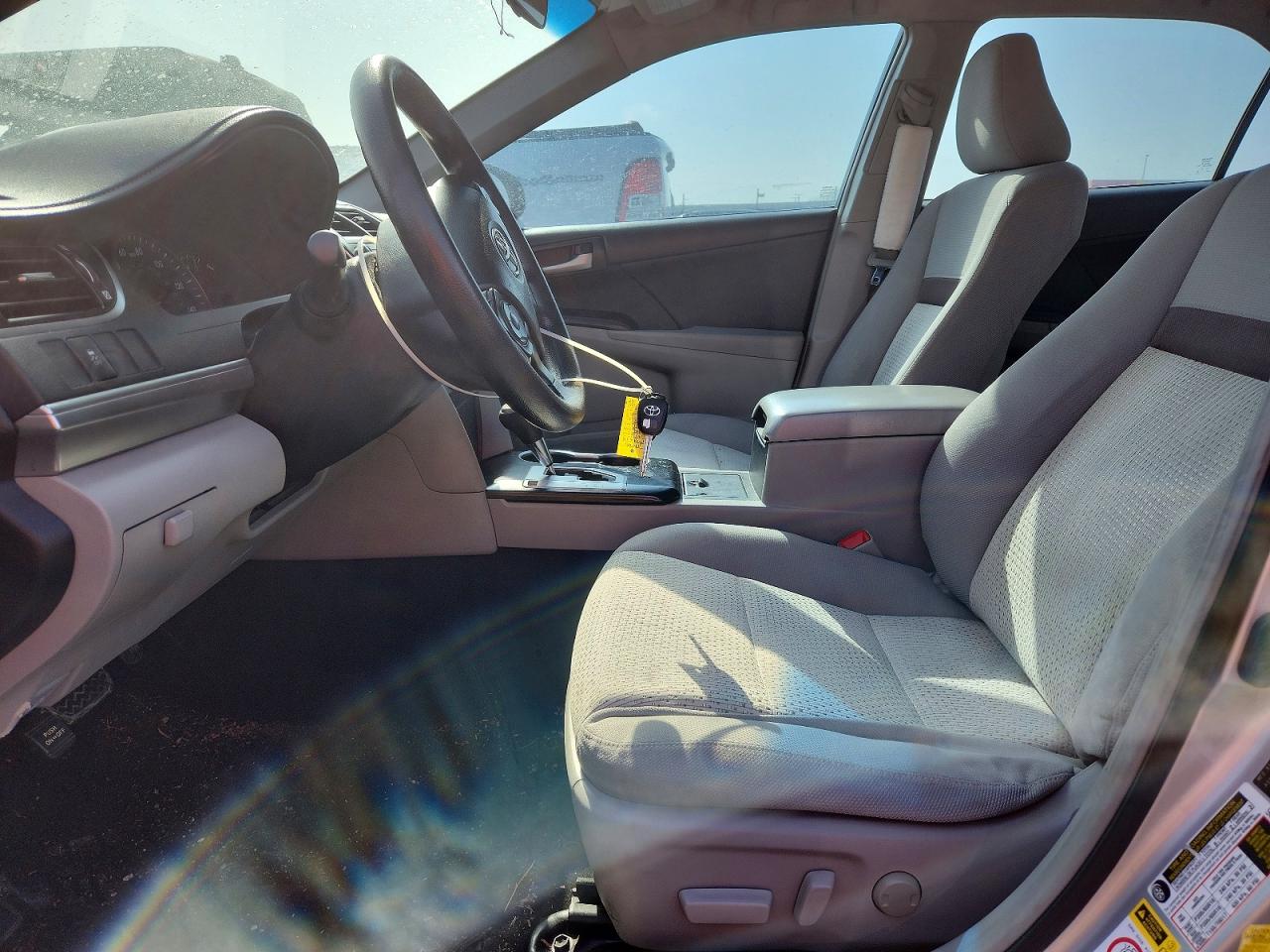 2013 TOYOTA CAMRY LE photo 13