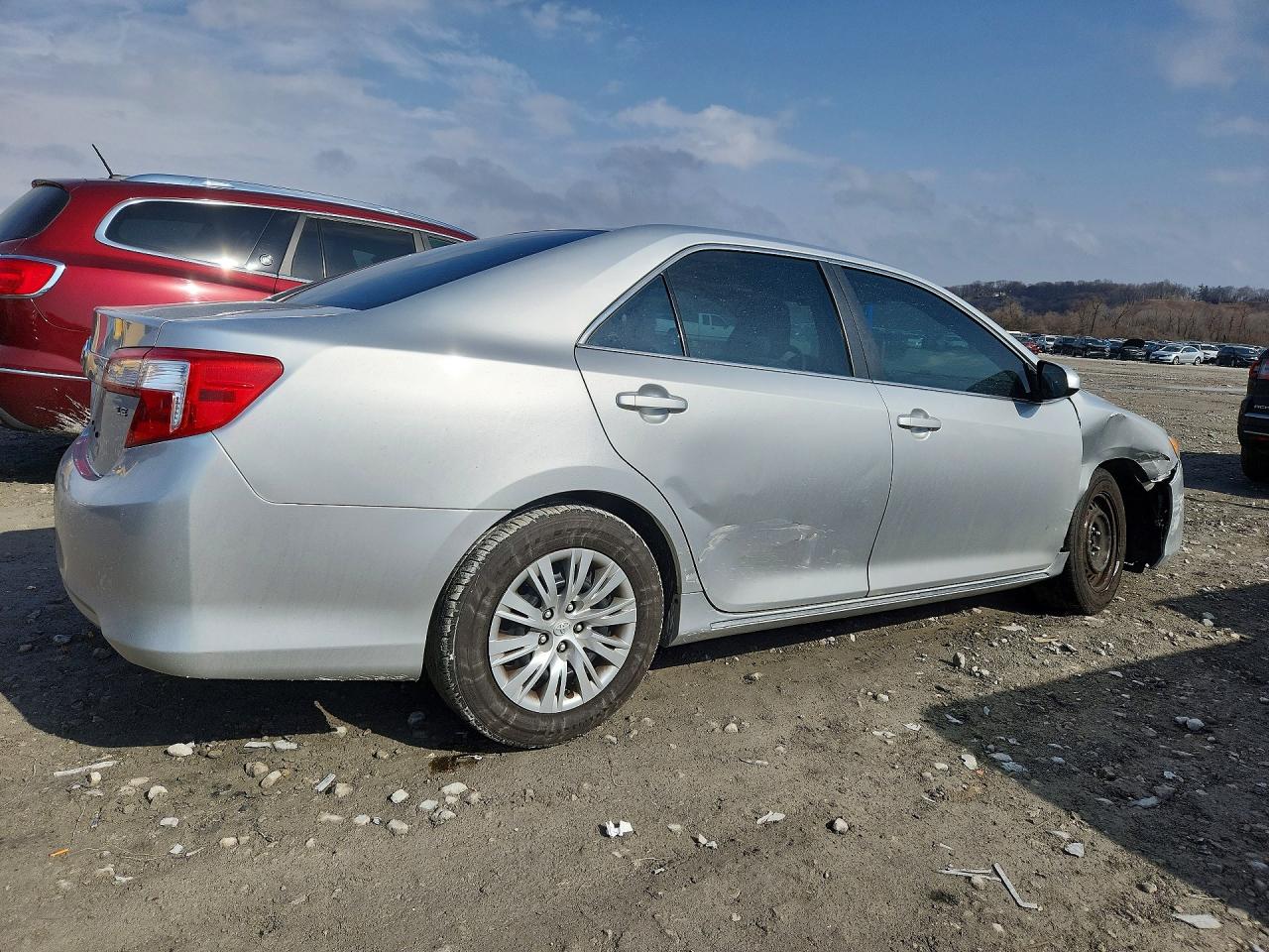 2013 TOYOTA CAMRY LE photo 5