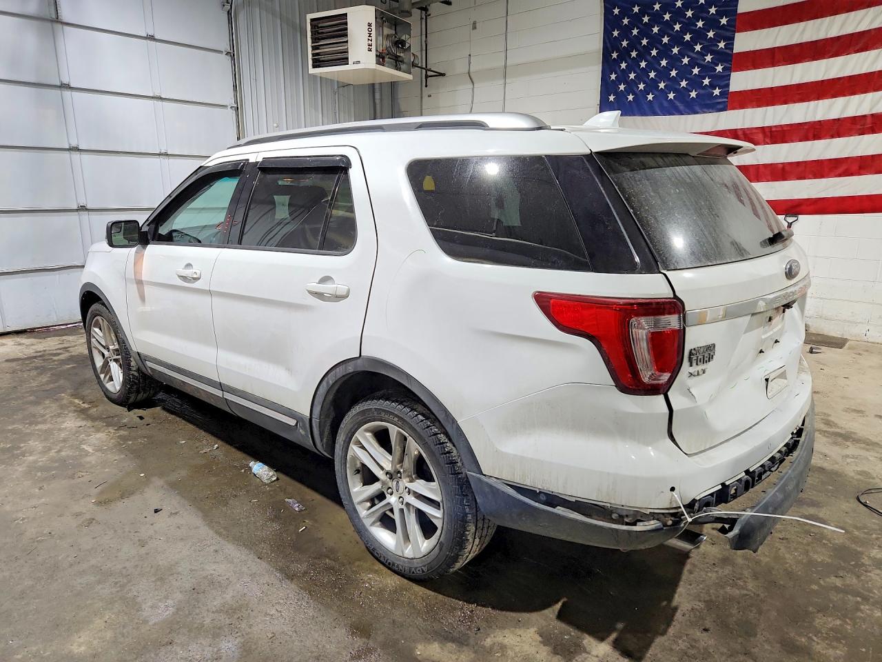 2016 FORD EXPLORER XLT photo 3