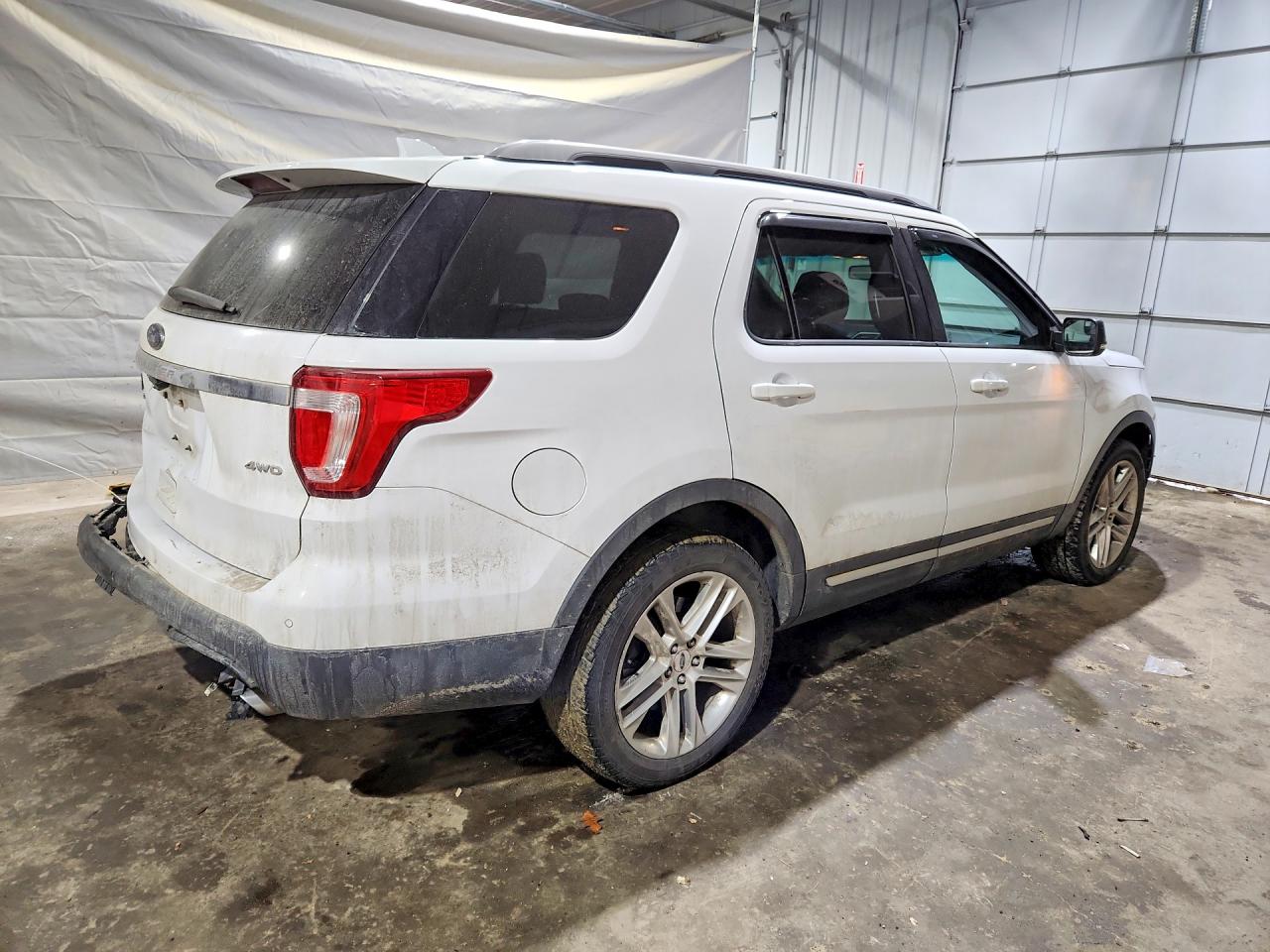 2016 FORD EXPLORER XLT photo 5