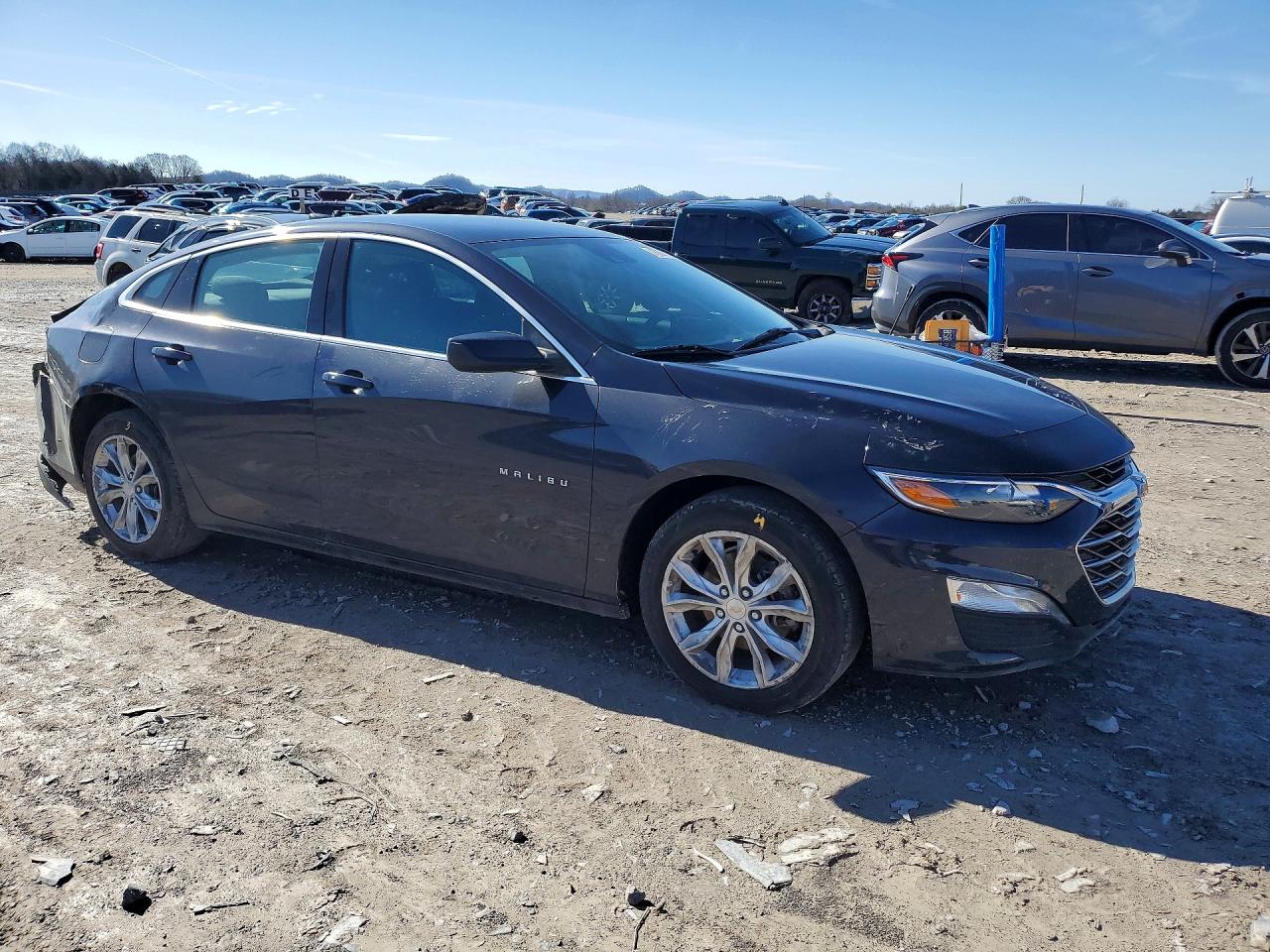 2023 CHEVROLET MALIBU LT photo 4