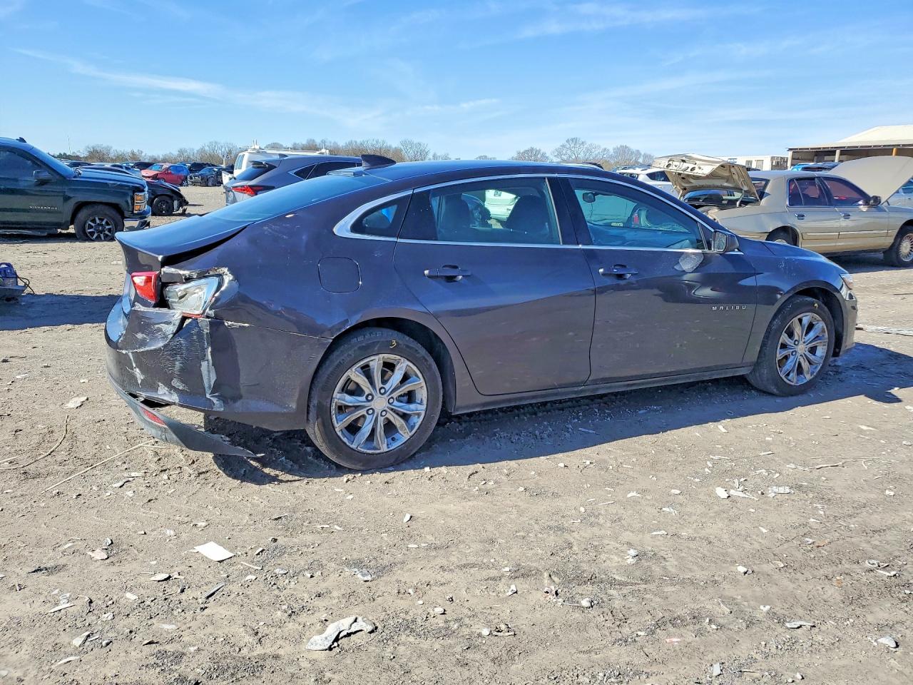 2023 CHEVROLET MALIBU LT photo 3