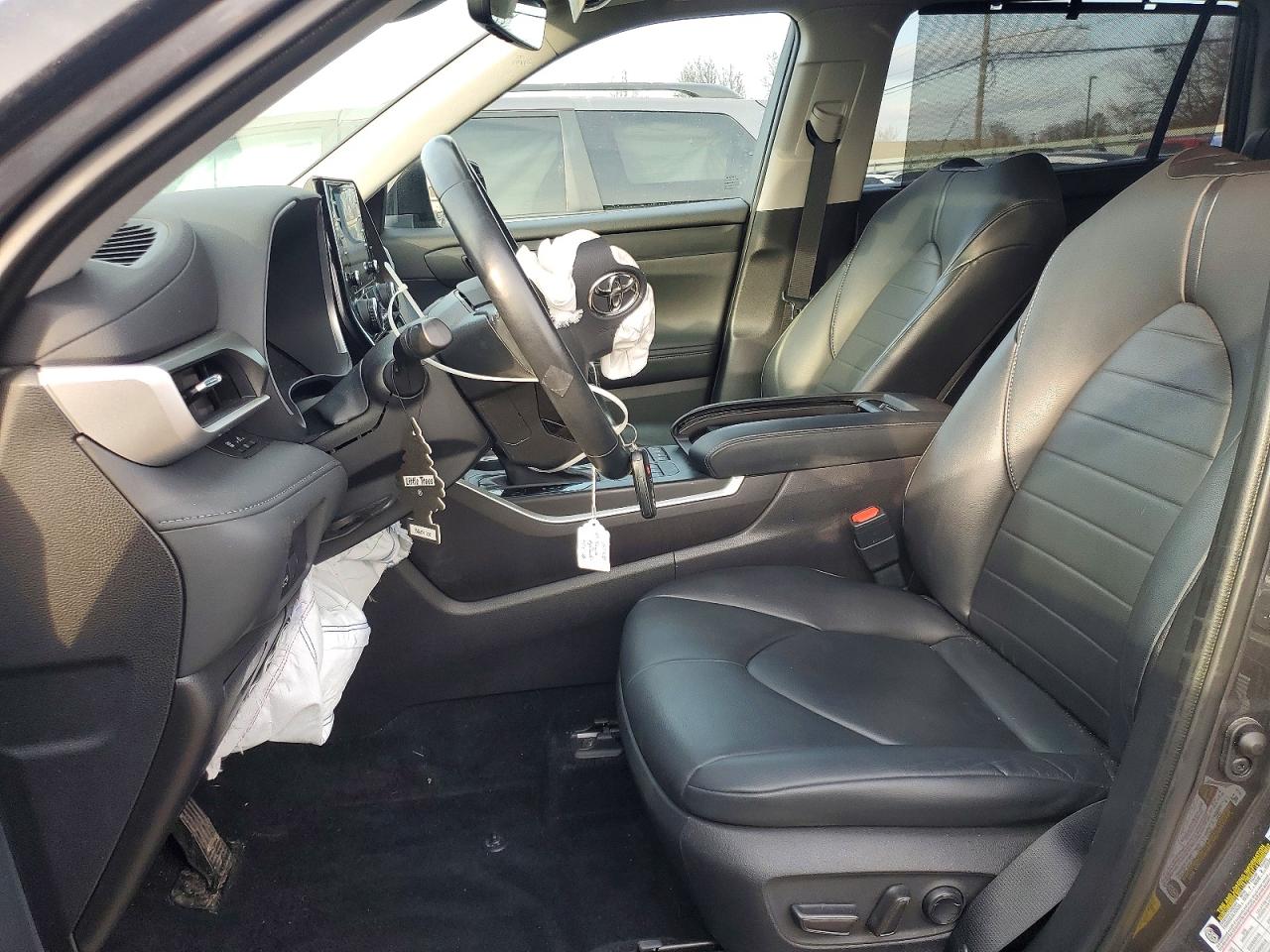 2021 TOYOTA HIGHLANDER XLE photo 7