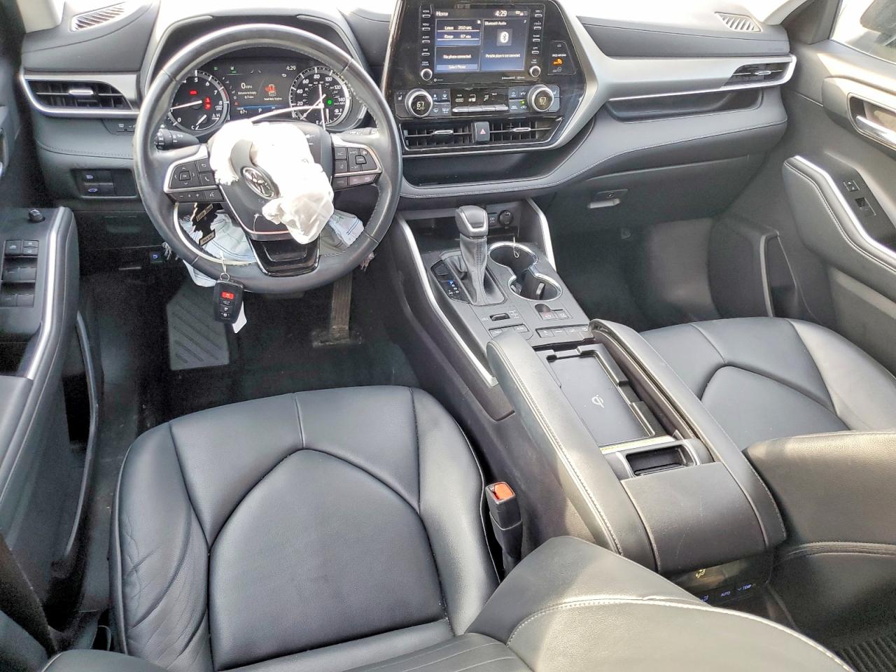 2021 TOYOTA HIGHLANDER XLE photo 8