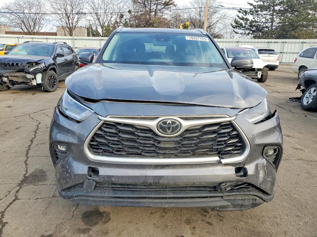 2021 TOYOTA HIGHLANDER XLE photo 5