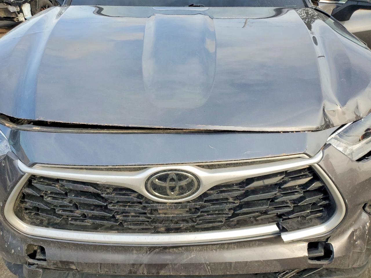 2021 TOYOTA HIGHLANDER XLE photo 12