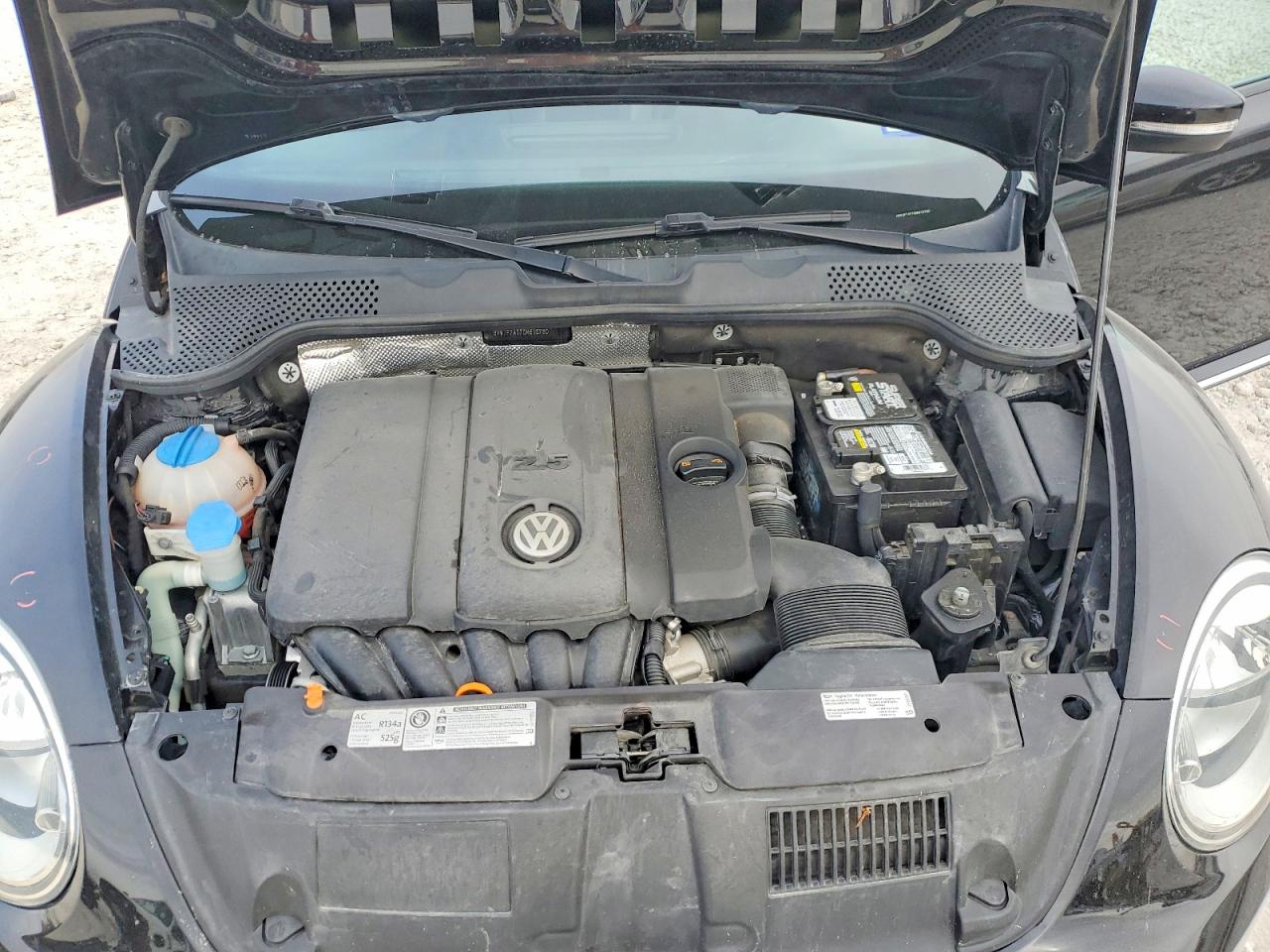2013 VOLKSWAGEN BEETLE photo 21