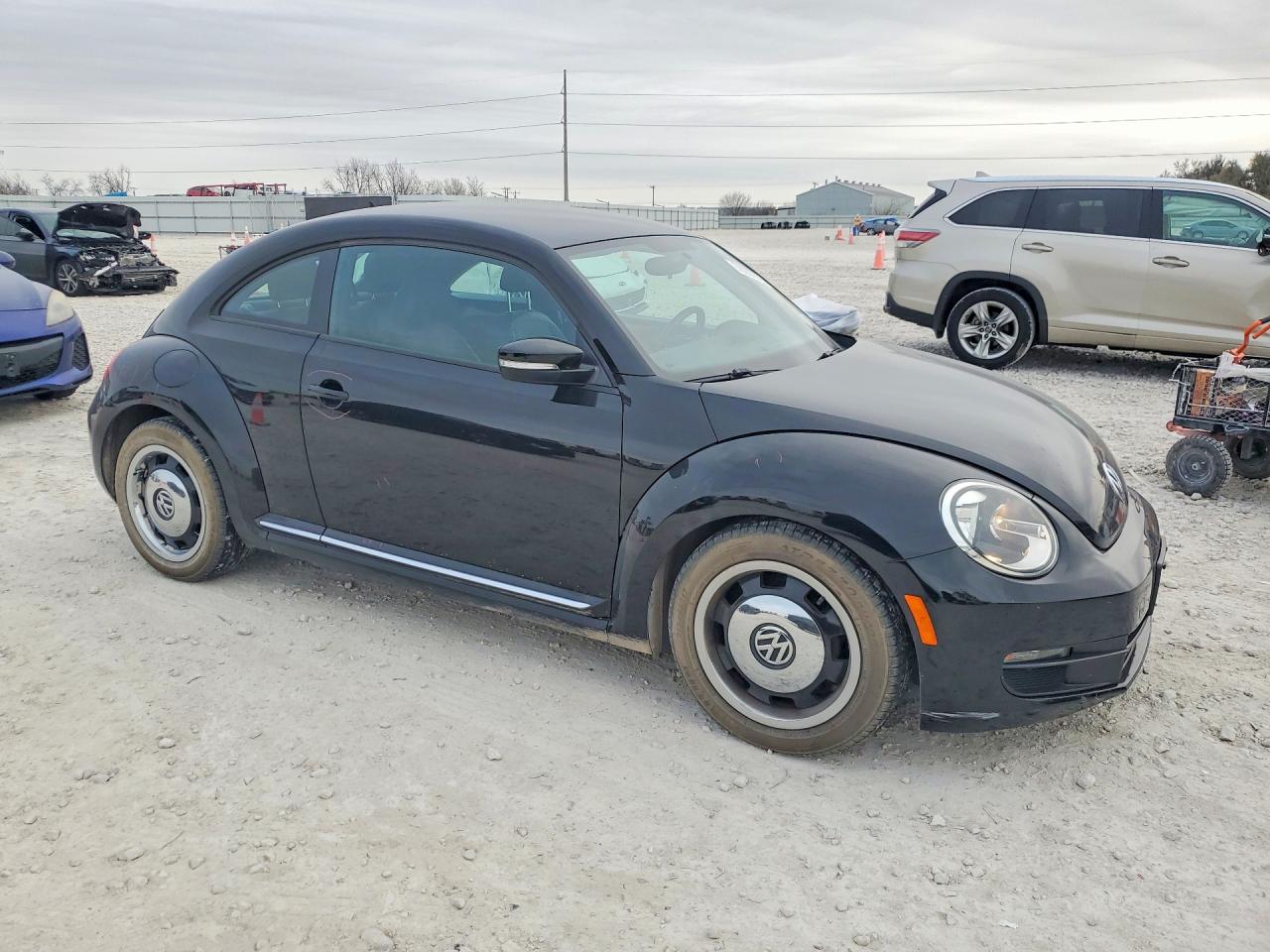 2013 VOLKSWAGEN BEETLE photo 7