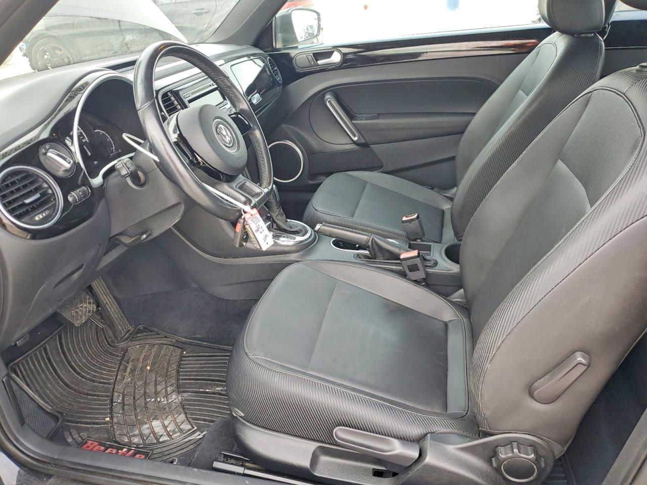 2013 VOLKSWAGEN BEETLE photo 13