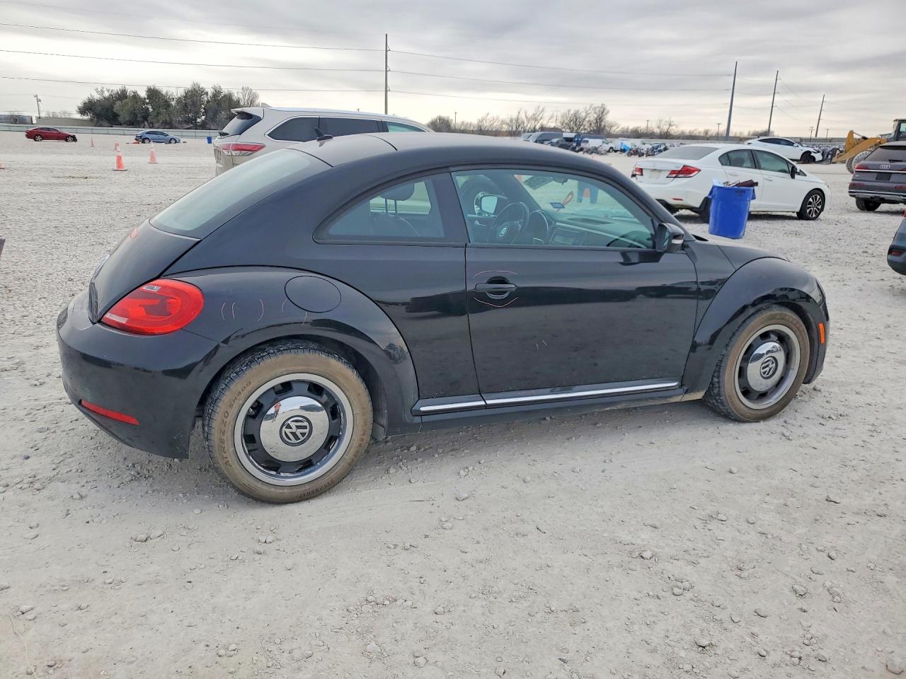 2013 VOLKSWAGEN BEETLE photo 5